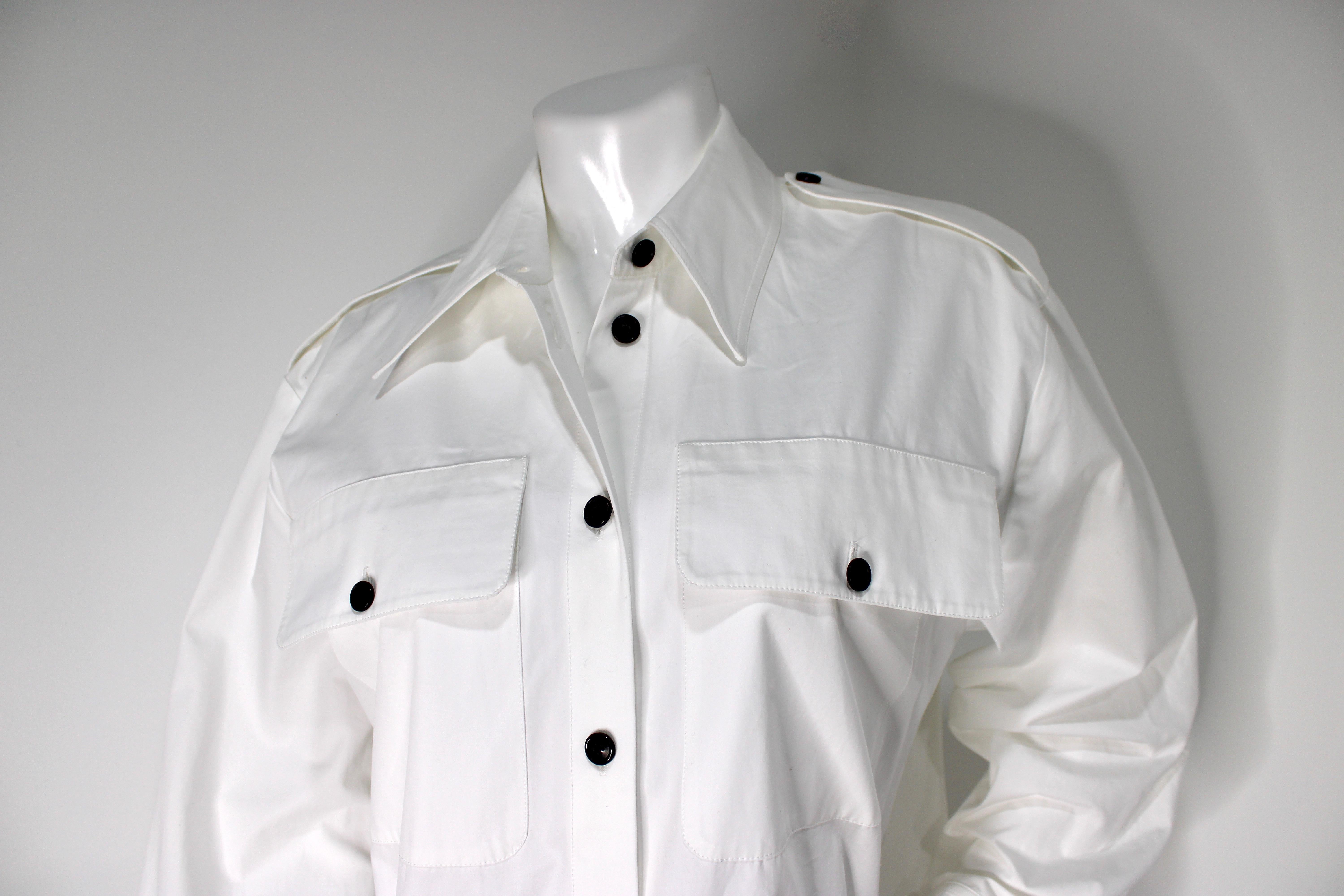 Khaite Camisa blanca con botones sobredimensionada de algodón Missa Gris en venta