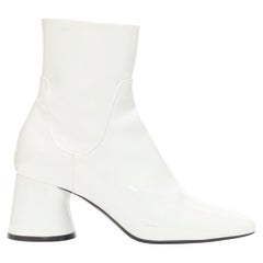 KHAITE Wythe 65 Weiße gogo-Stiefel mit klobigem Absatz aus Lackleder EU37