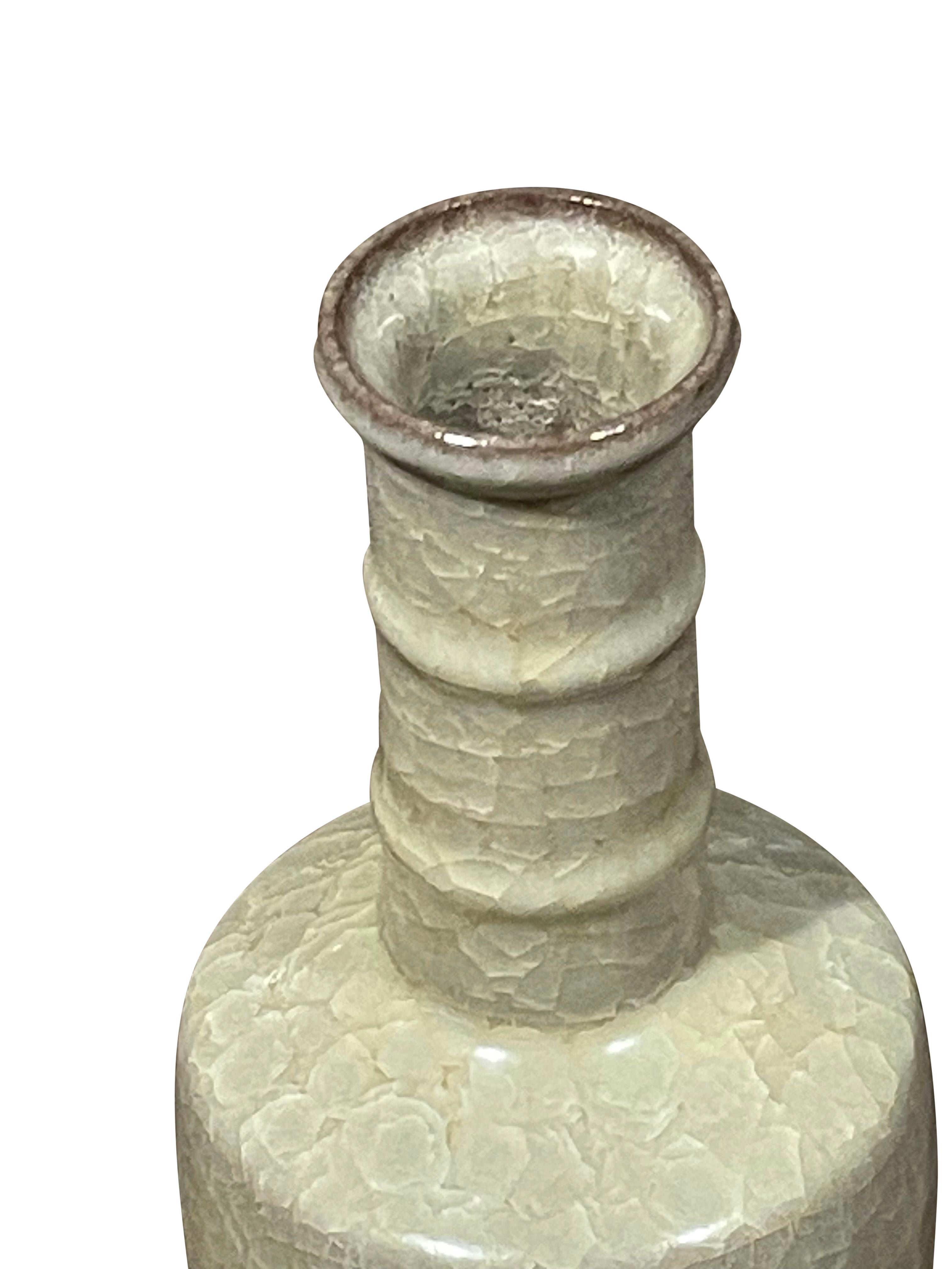 Khaki Crackle Glaze Vase in Flaschenform, China, Contemporary (Chinesisch) im Angebot