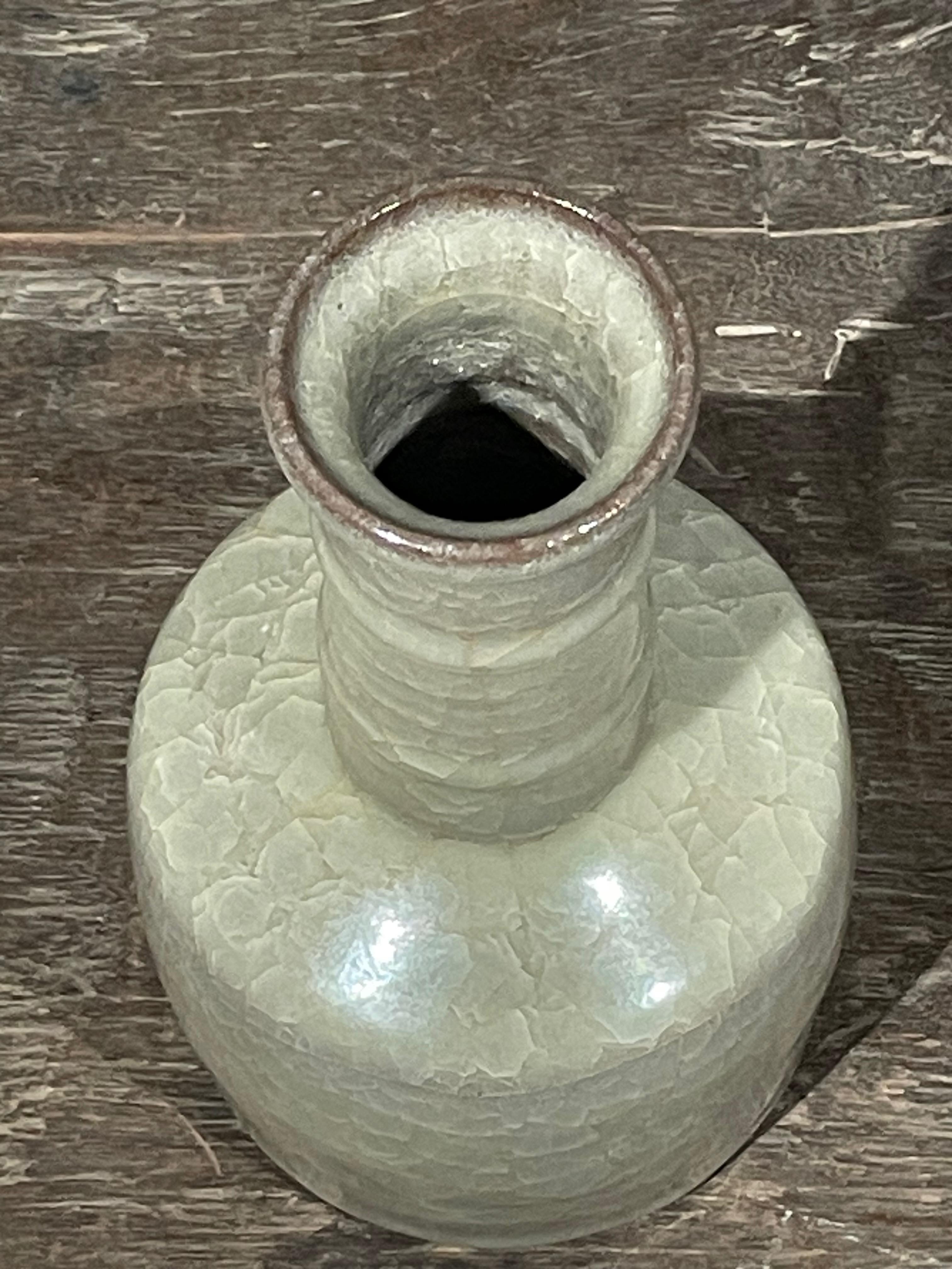 Khaki Crackle Glaze Vase in Flaschenform, China, Contemporary (21. Jahrhundert und zeitgenössisch) im Angebot