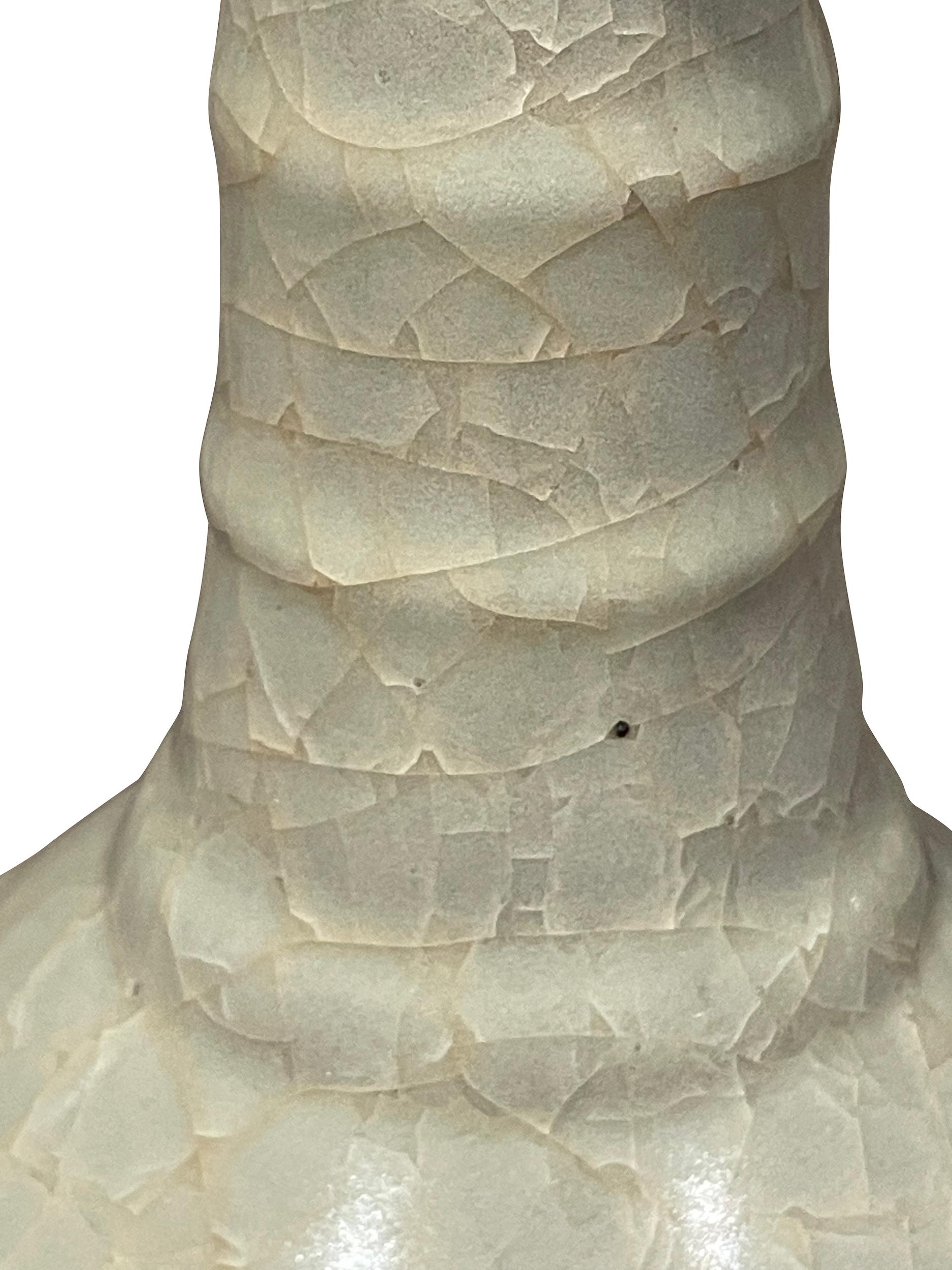 Vaso a collo d'imbuto a coste orizzontali con smalto craquelé, Cina, Contemporaneo In condizioni Nuovo in vendita a New York, NY