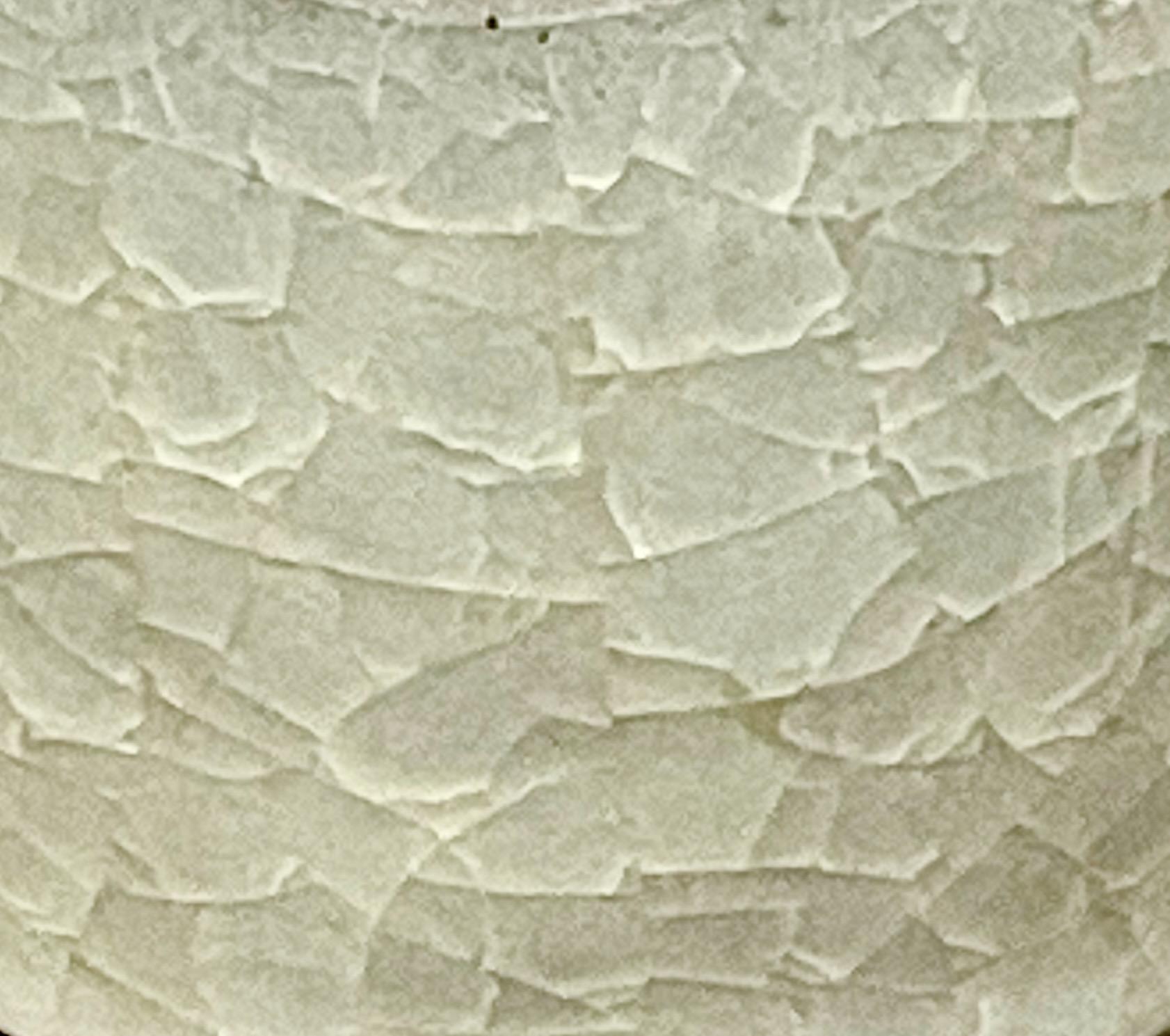 Vaso a collo d'imbuto a coste orizzontali con smalto craquelé, Cina, Contemporaneo in vendita 1