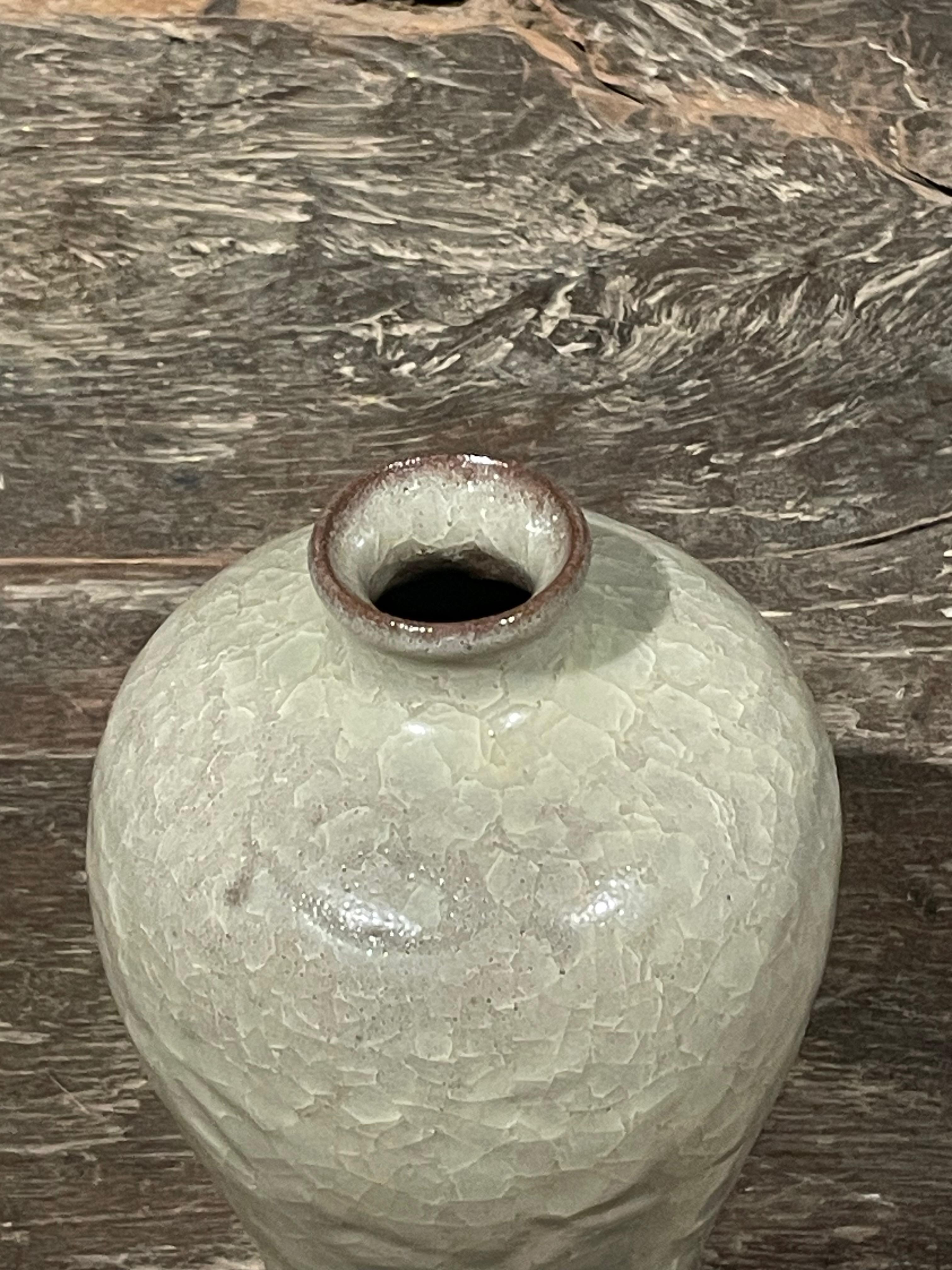 XXIe siècle et contemporain Vase à petite lèvre en émail craquelé kaki, Chine, Contemporain en vente