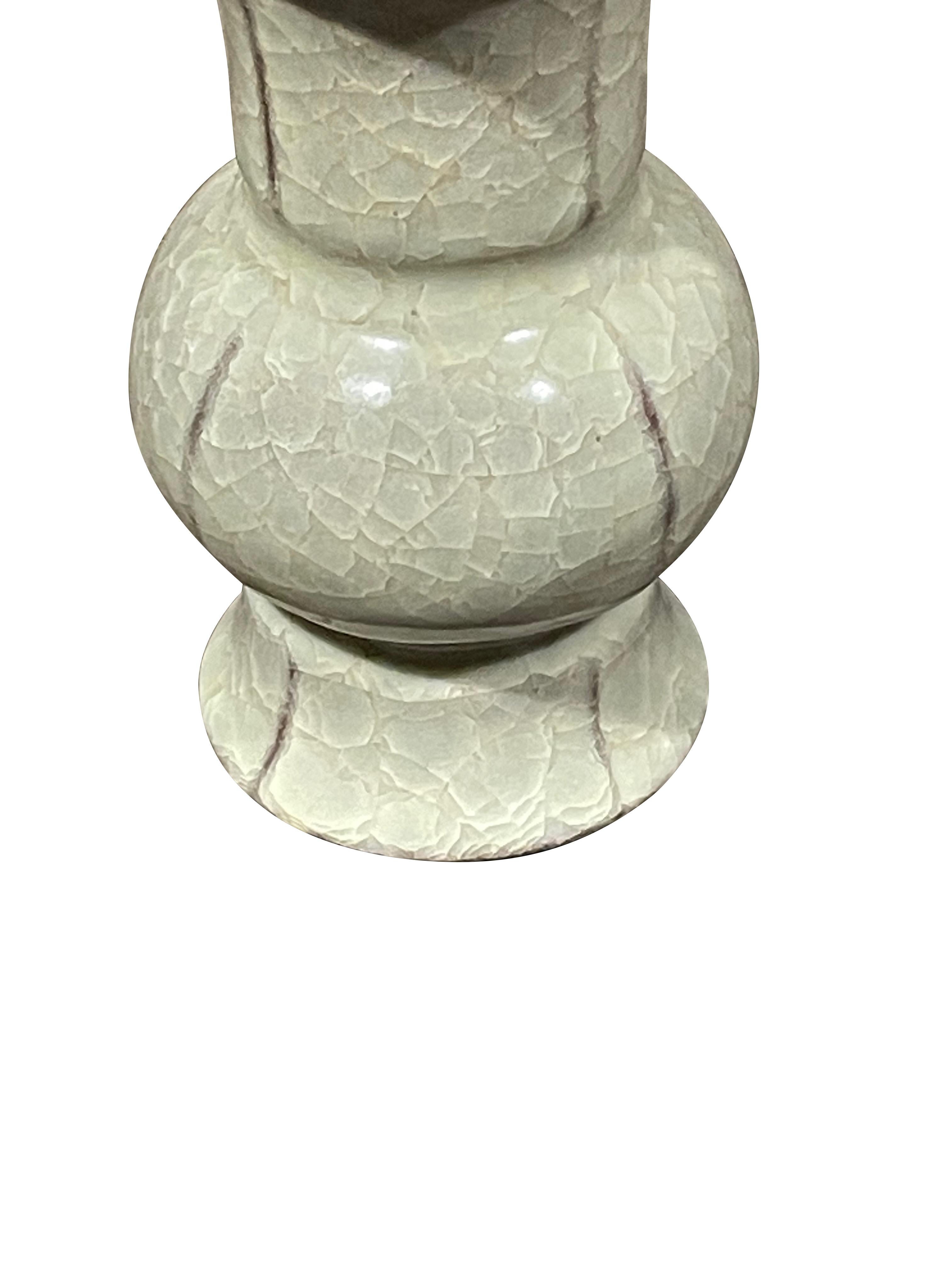 Chinois Vase à ouverture large en émail craquelé kaki, Chine, Contemporain en vente