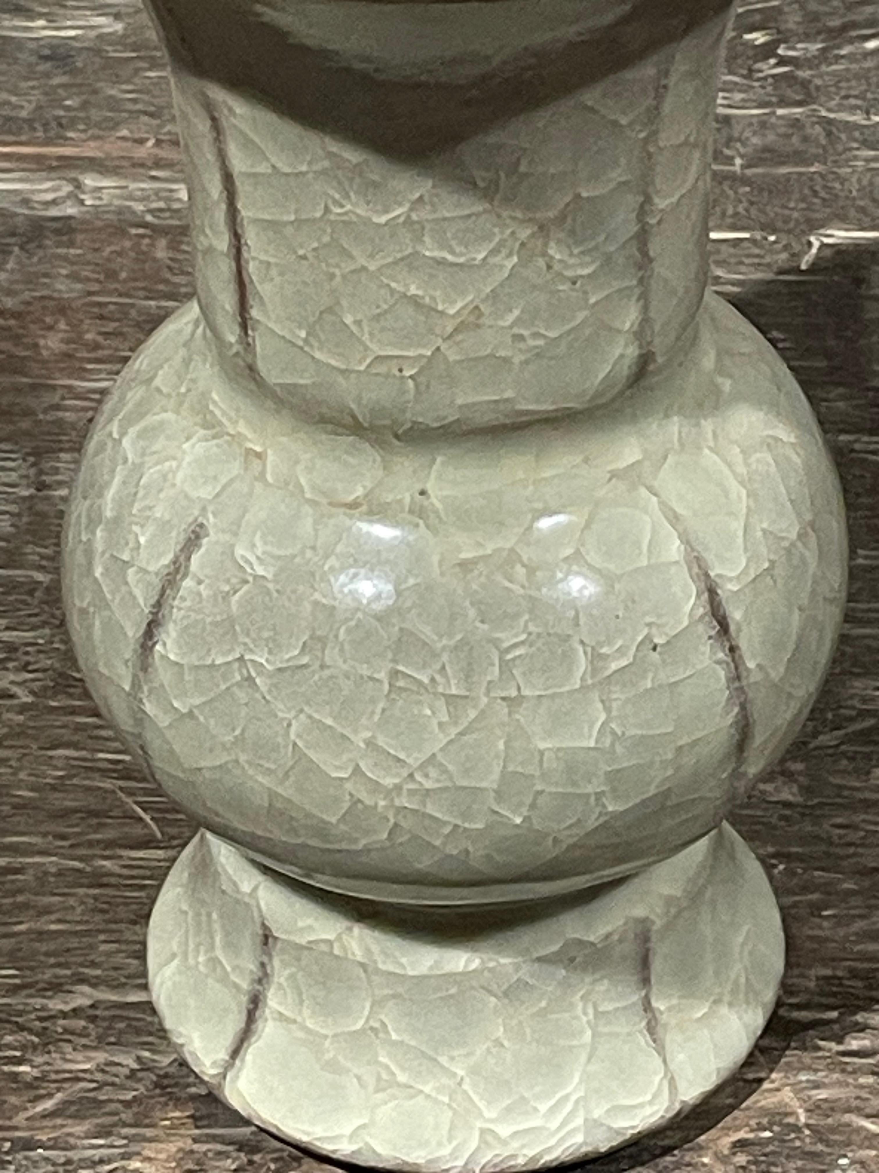 Céramique Vase à ouverture large en émail craquelé kaki, Chine, Contemporain en vente