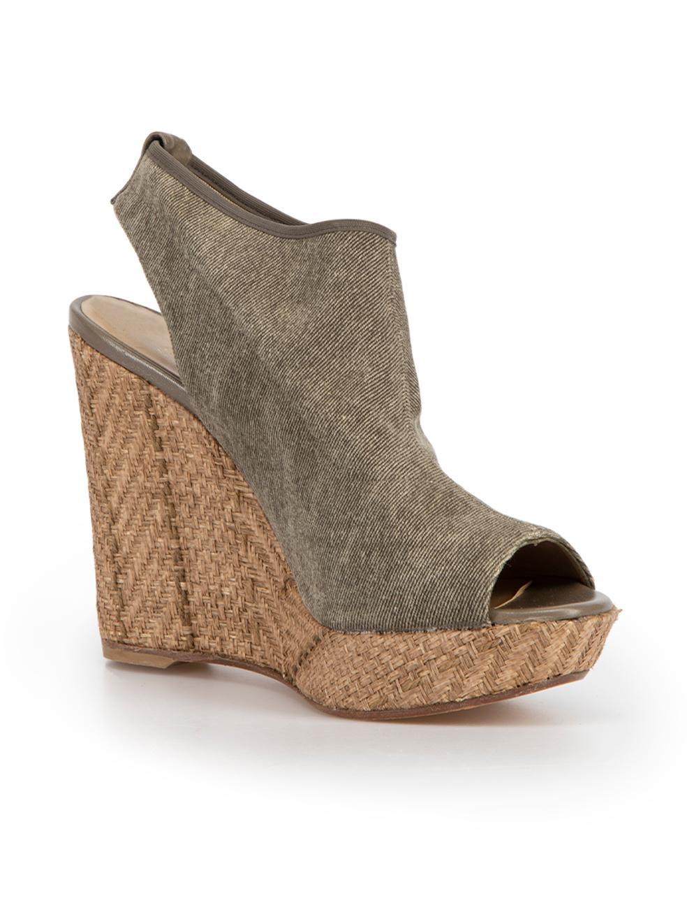 CONDITION is Very good. Hardly any visible wear to shoes is evident on this used Stuart Weitzman designer resale item.



Details


Khaki

Denim

Espadrilles

Peep toe

Wedge weaved heel





Made in Spain 

 

Composition

EXTERIOR: