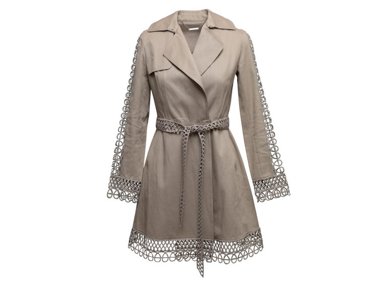 Khaki Elie Tahari Lasercut Trenchcoat Größe US XS/S im Angebot bei 