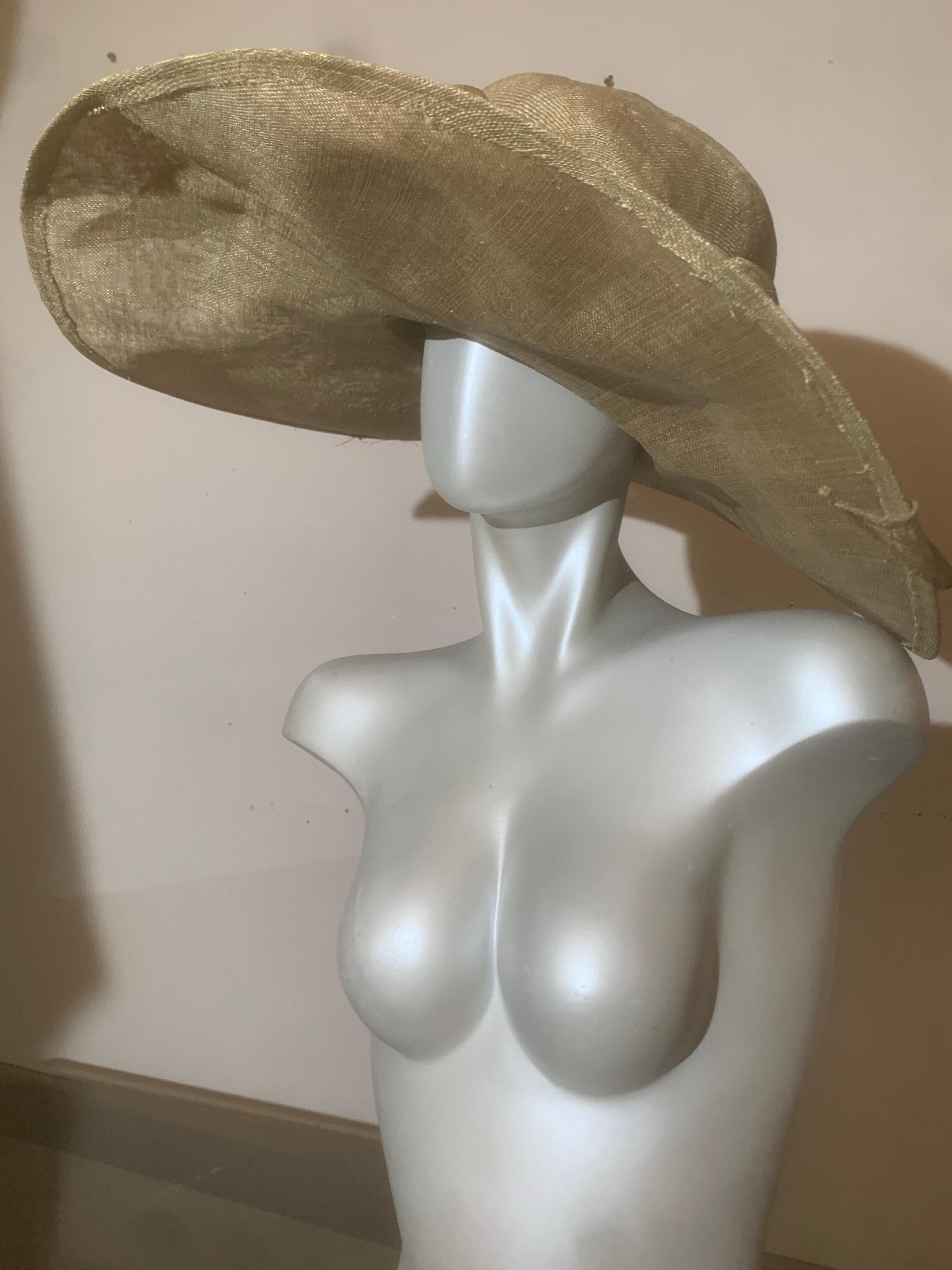 Chapeau de paille Couture à large bord kaki avec couronne ronde et large bandeau drapé Pour femmes en vente