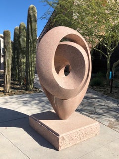 Curvilinealidad, escultura abstracta monumental de granito Khang Pham-New al aire libre