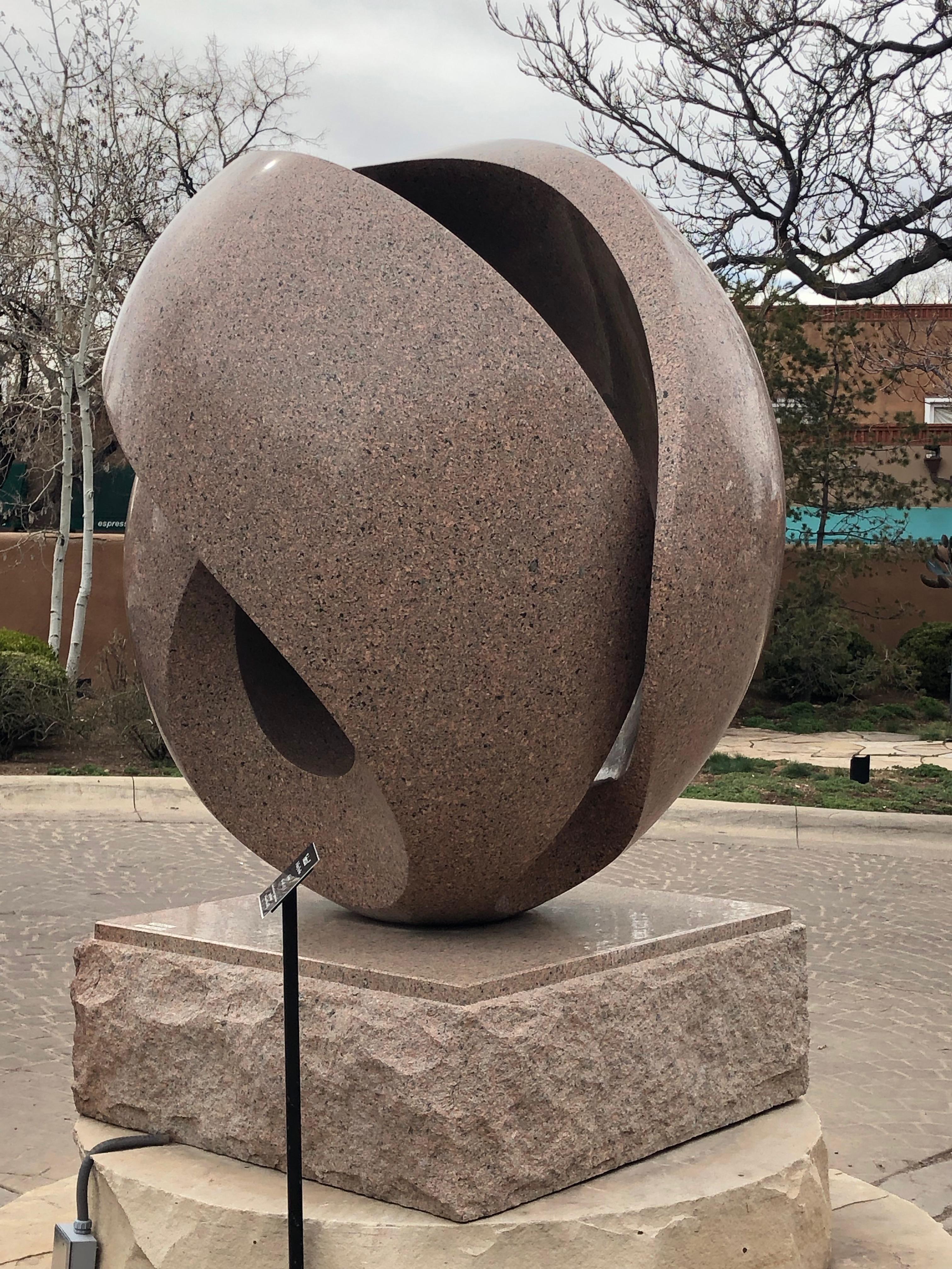 Embrassé, Khang Pham-New, granit, abstrait, plié, sculpture, extérieur, intérieur en vente 9