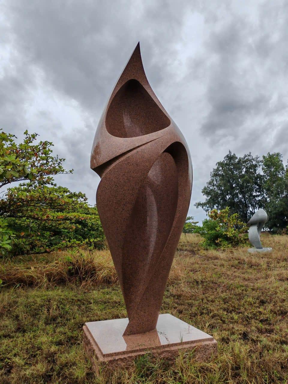 Silhouette Embraced, Khang Pham-New, monumental abstract red granite sculpture For Sale 3