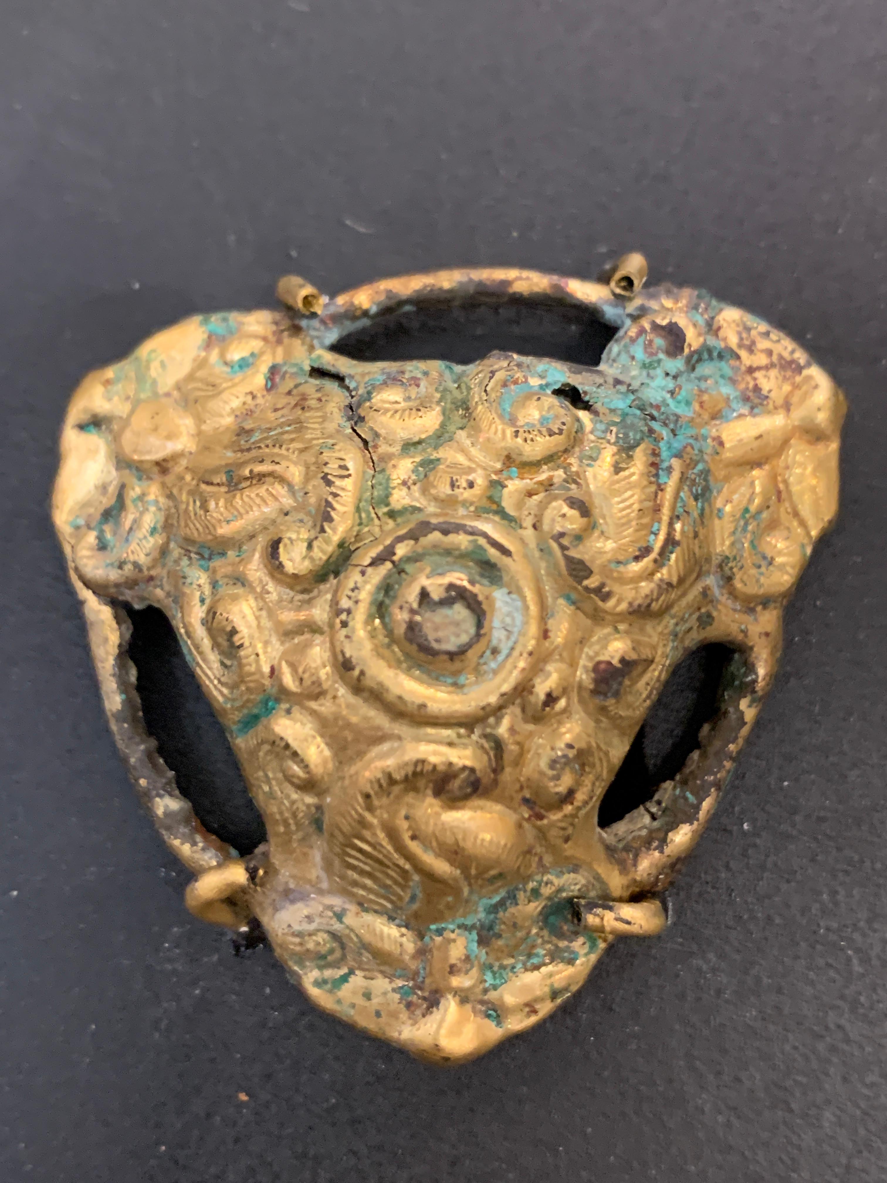 Repoussé Trappes de cheval en or de la dynastie Khitan Liao, 10e-11e siècle, Chine en vente