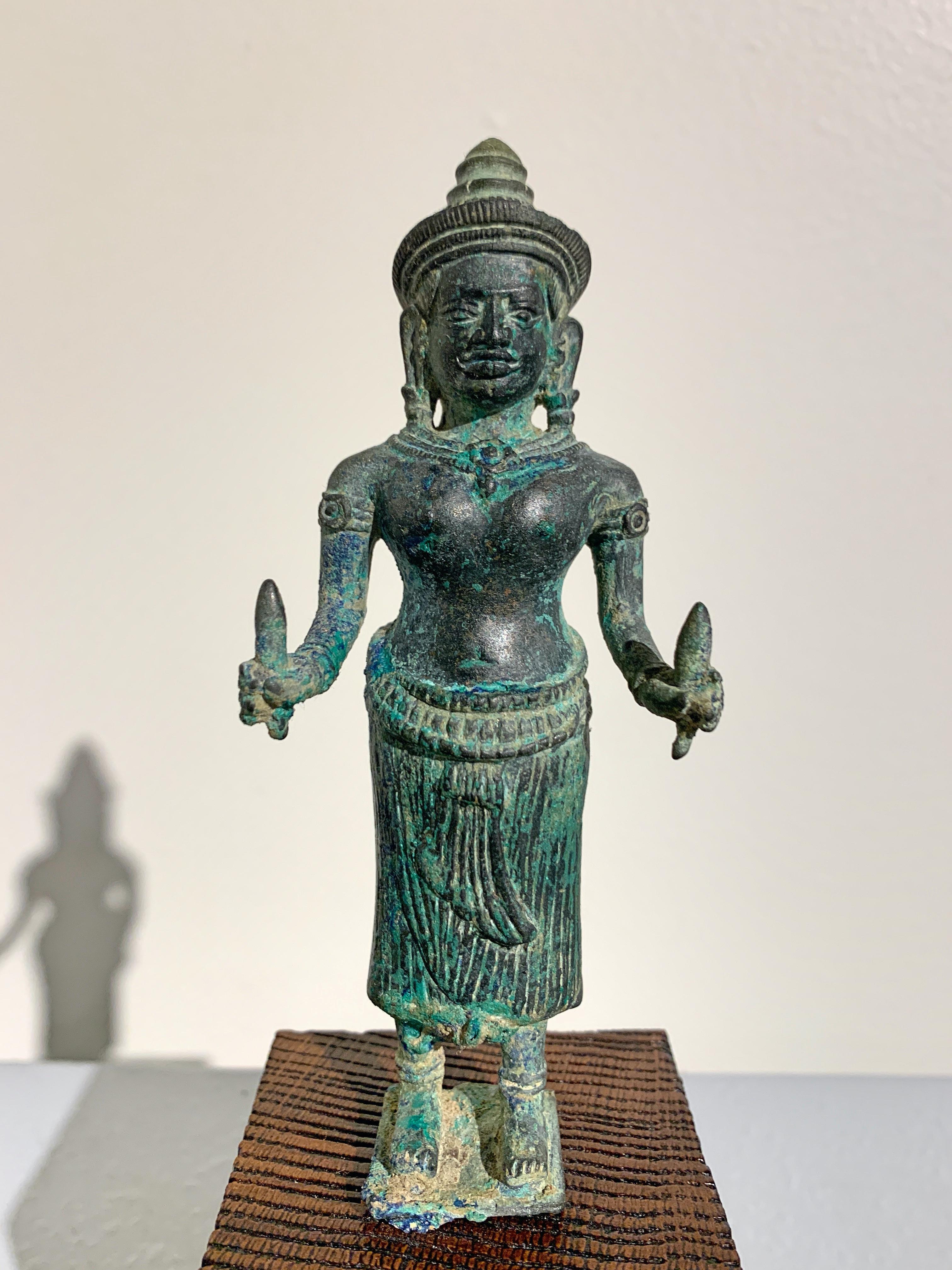 Cast Khmer Bronze Uma, Angkor Wat Style, 12th Century, Cambodia For Sale