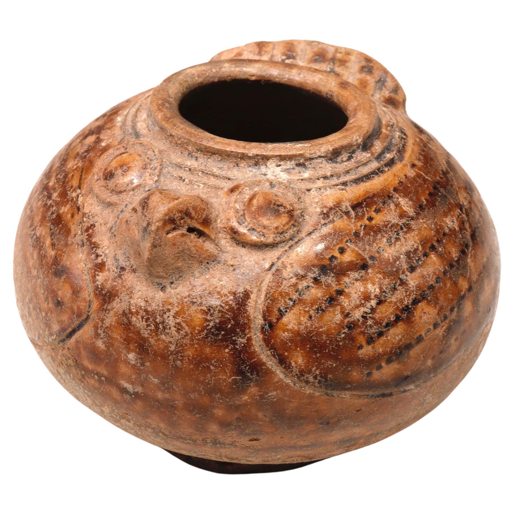 Pot à chaux khmer en céramique en forme d'oiseau en vente