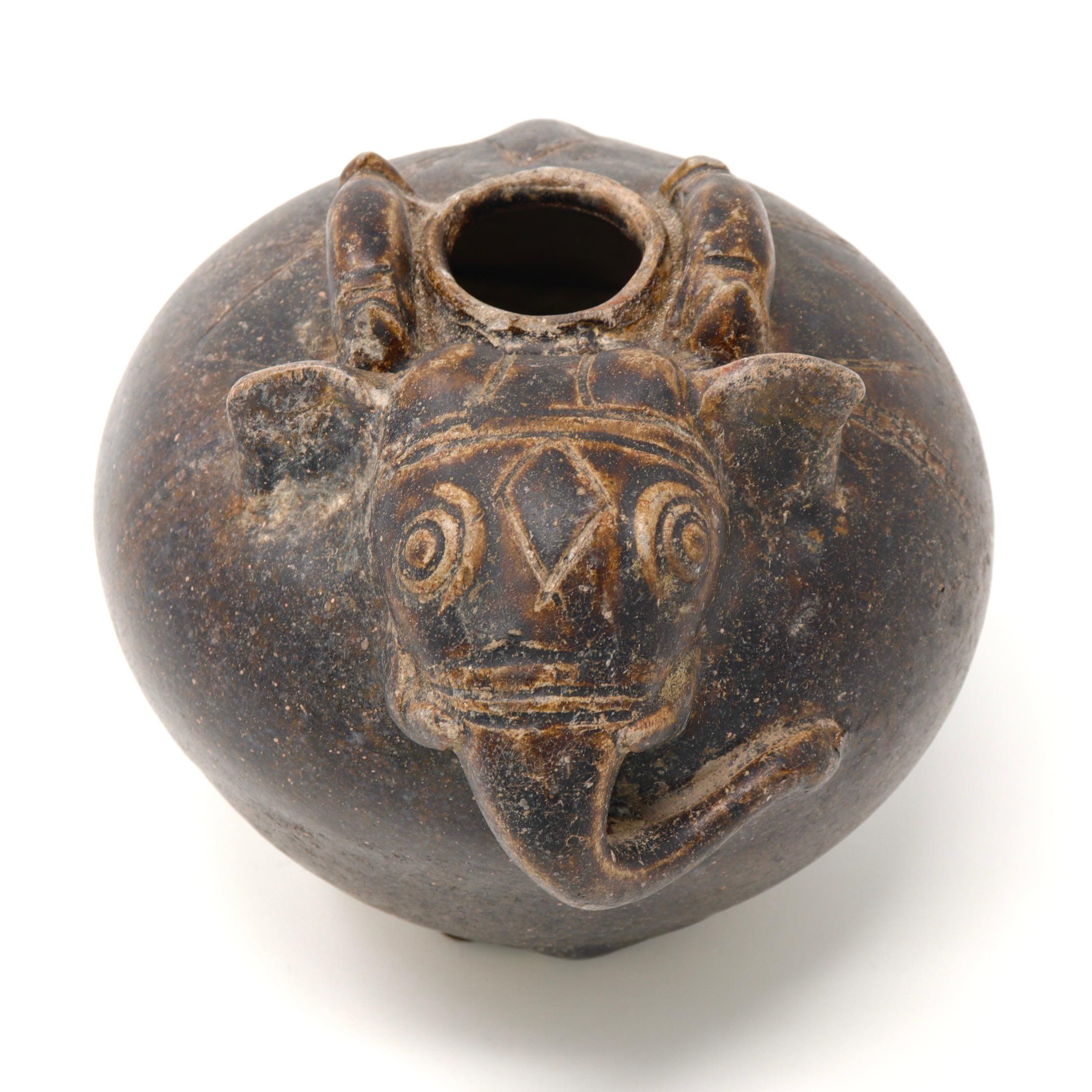 Khmer Elephant Form Lime Pot, 12th century. In Good Condition For Sale In Point Richmond, CA