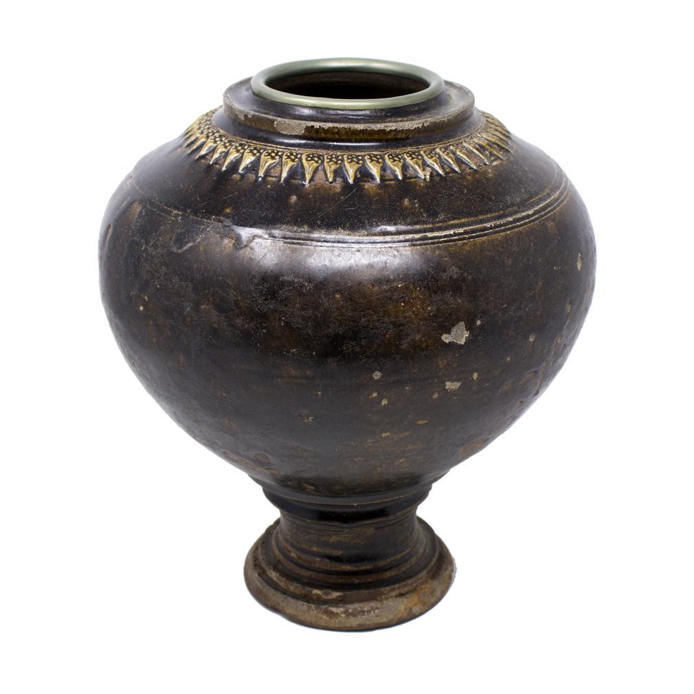 Other Khmer Pedestal Jar, 12th century For Sale