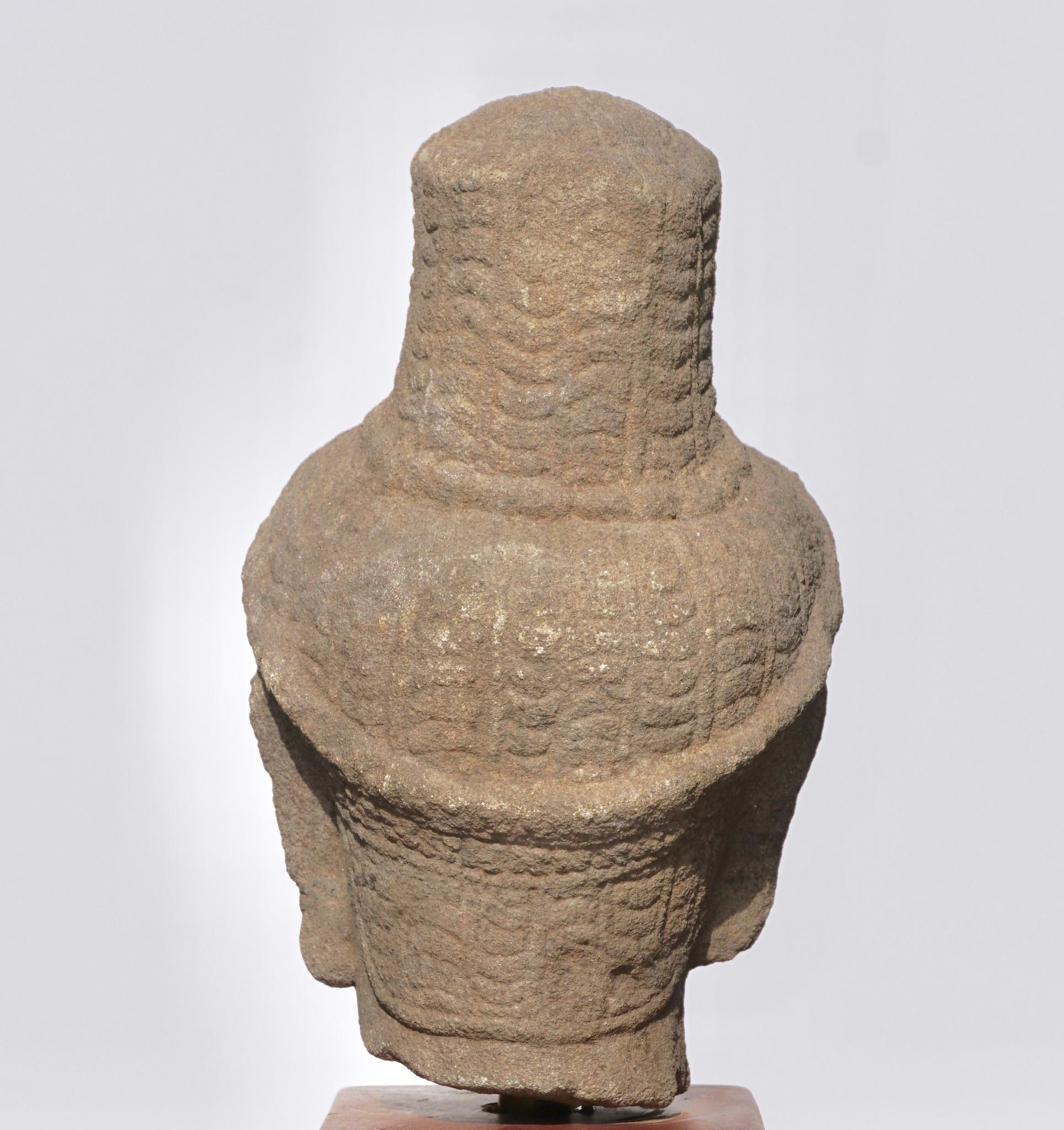 Tête de Bouddha Shiva en pierre de sable du Cambodge 11ème siècle 1