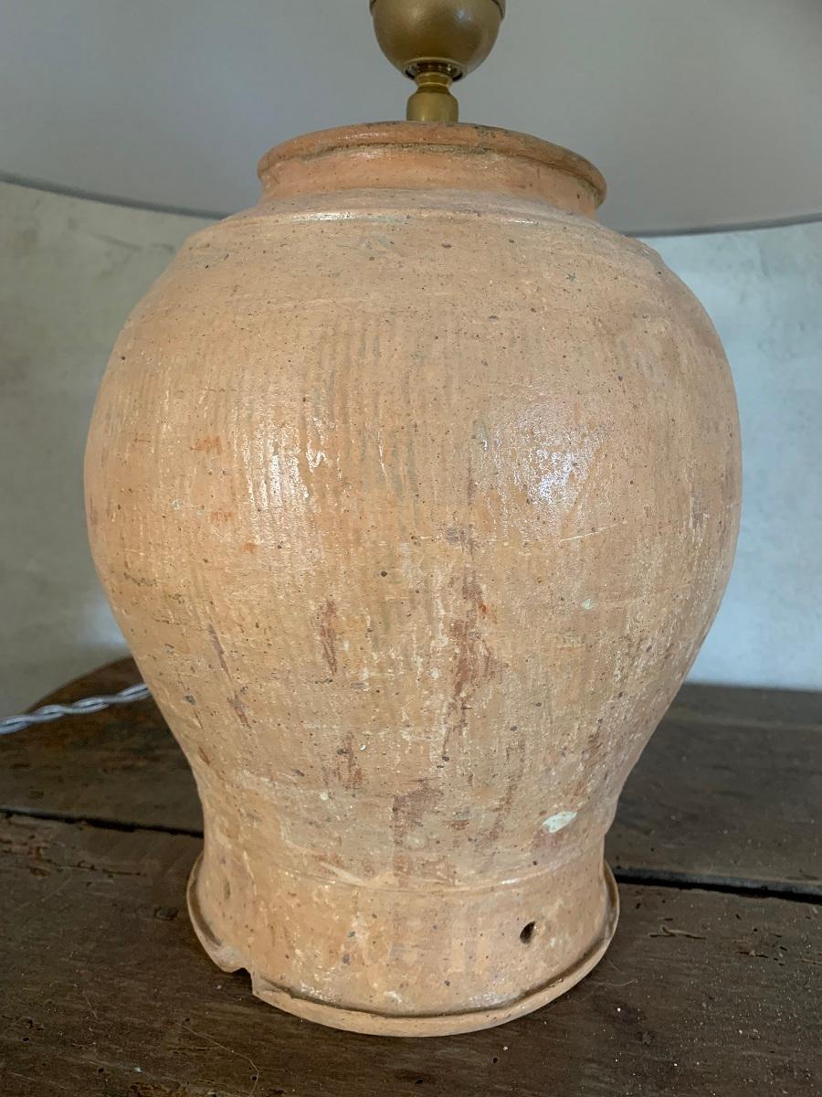 Khmer Vase Tischlampe (Keramik) im Angebot