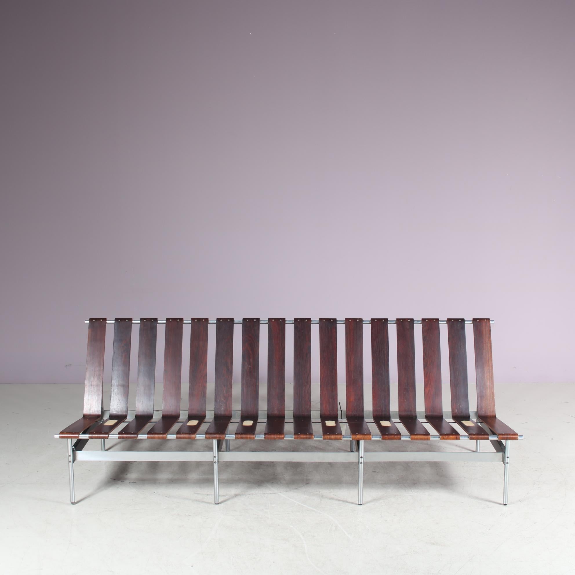 A beautiful 3-seat sofa designed by Kho Liang Ie, model “416/3”, manufactured by Artifort in the Netherlands, circa 1950.

This elegant piece is made of high quality chrome plated metal. It has rounded feet and flat support bars. The frame holds