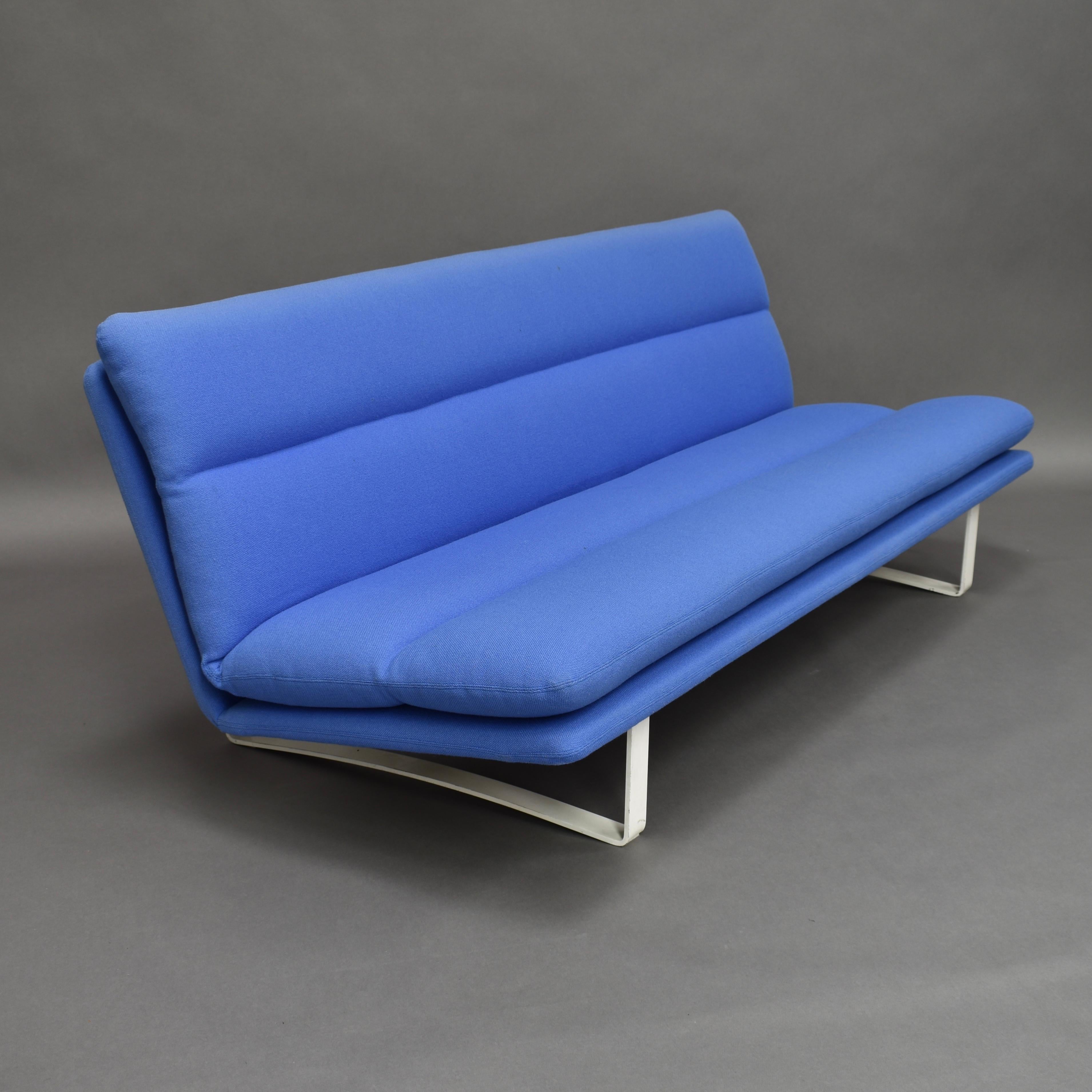 Kho Liang Ie C684 Three-Seat Sofa for Artifort, Netherlands, circa 1968 In Good Condition In Pijnacker, Zuid-Holland