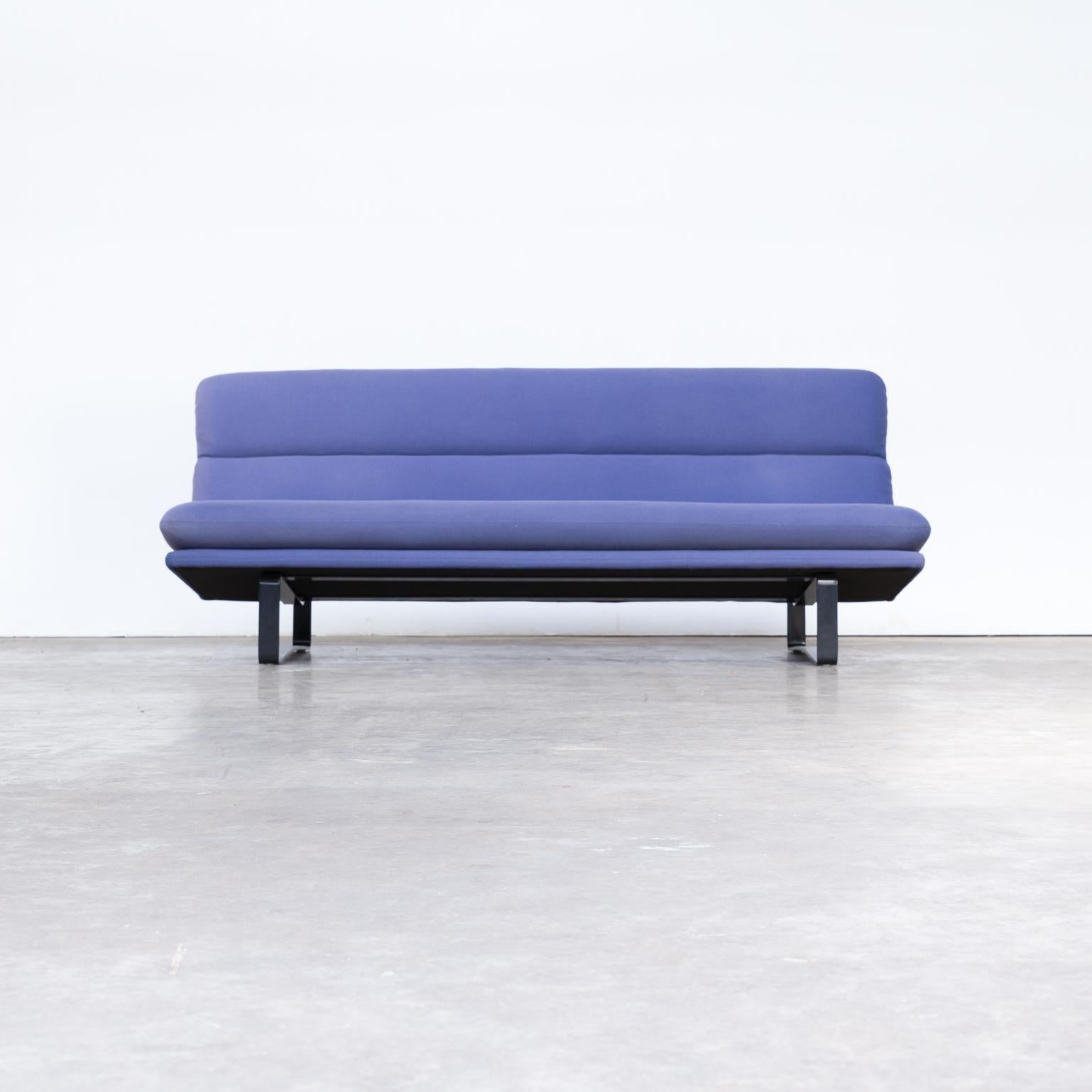Metal Kho Liang Ie C684 wood and blue velvet sofa for Artifort, 60s For Sale