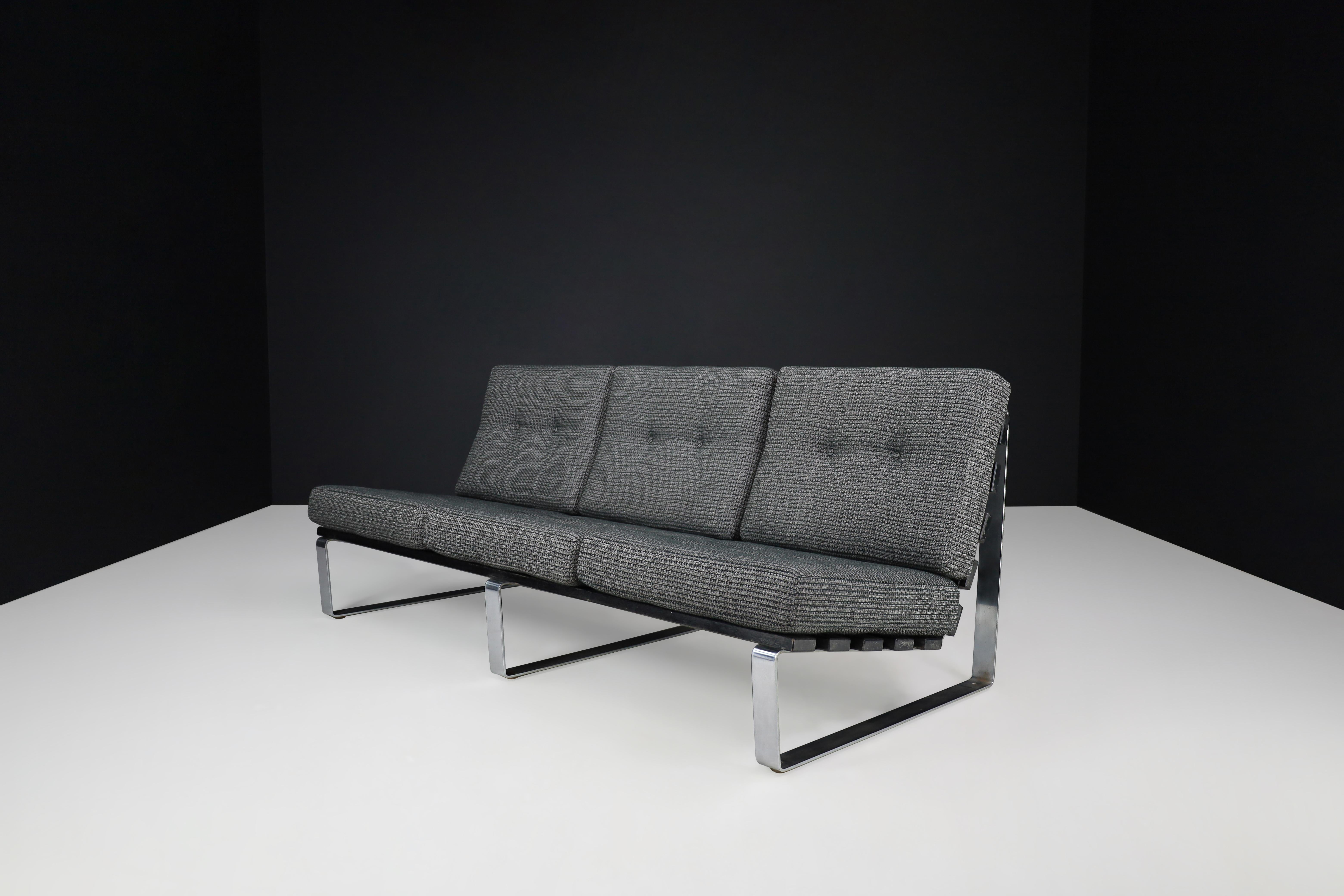 Midcentury Kho Liang Ie for Artifort Bijenkorf Three-seat sofa steel and fabric, The Netherlands, 1960s

The 