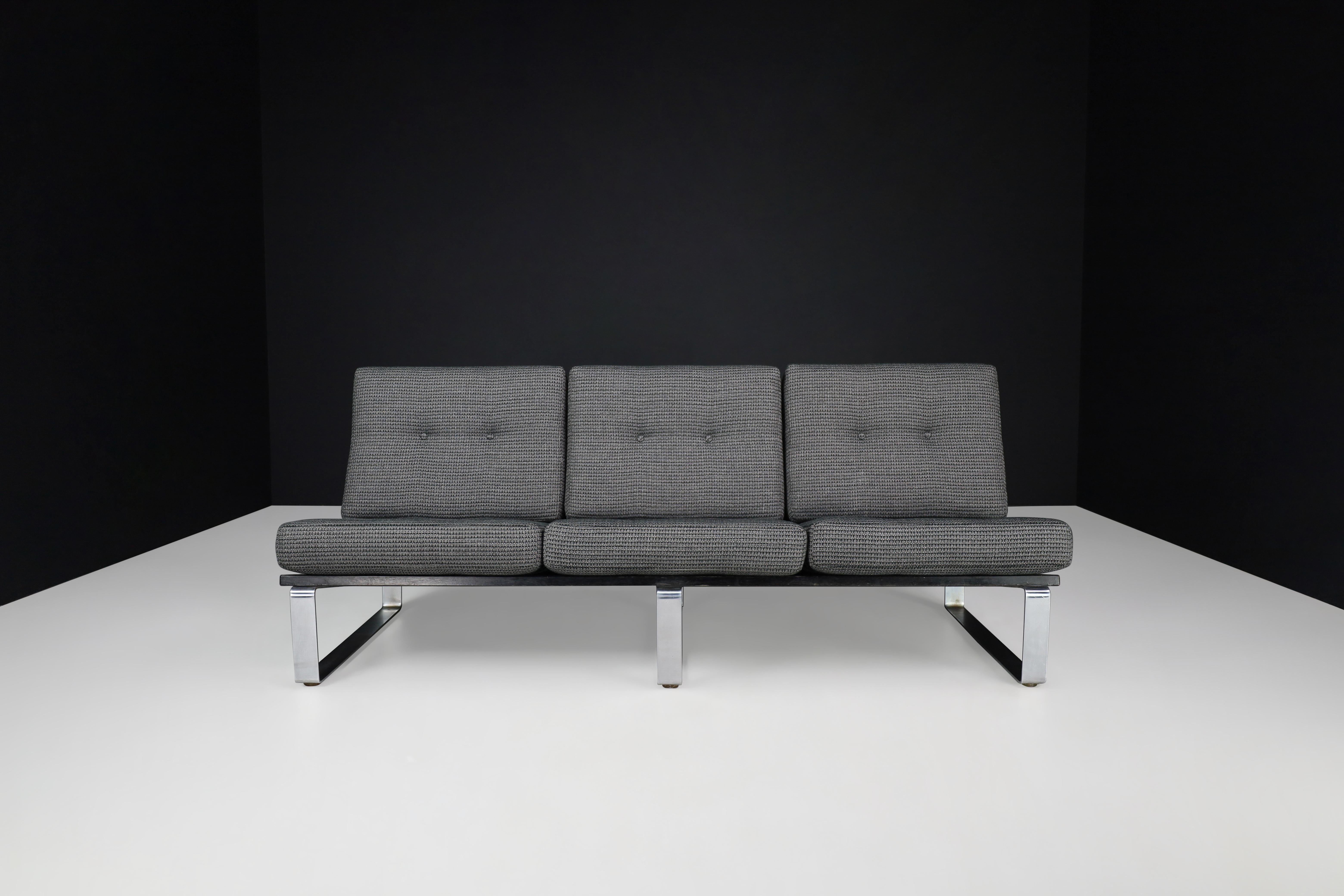 Mid-Century Modern  Kho Liang Ie for Artifort Bijenkorf Three-Seat Sofa Steel and Grey Upholstery For Sale