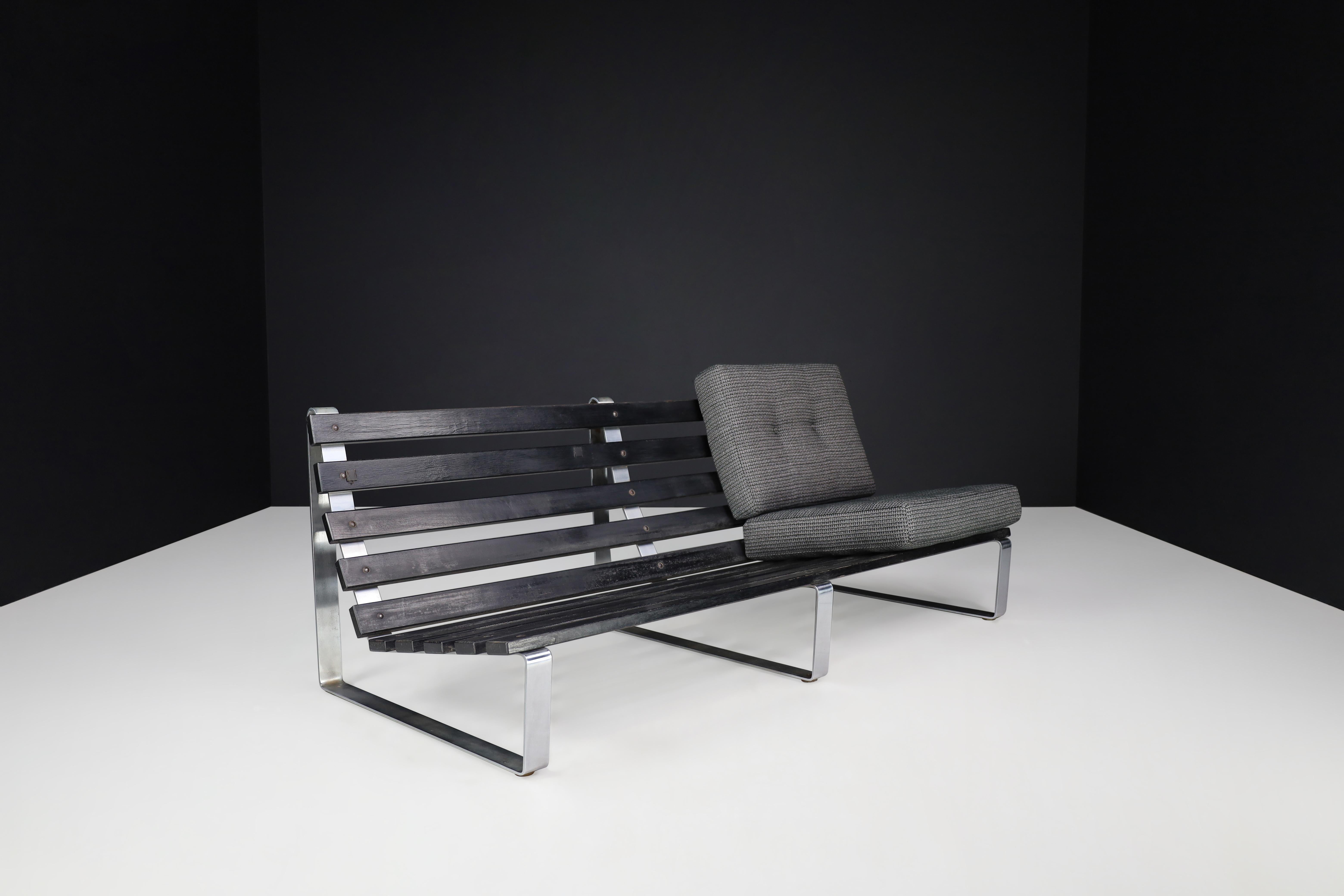 Mid-20th Century  Kho Liang Ie for Artifort Bijenkorf Three-Seat Sofa Steel and Grey Upholstery For Sale
