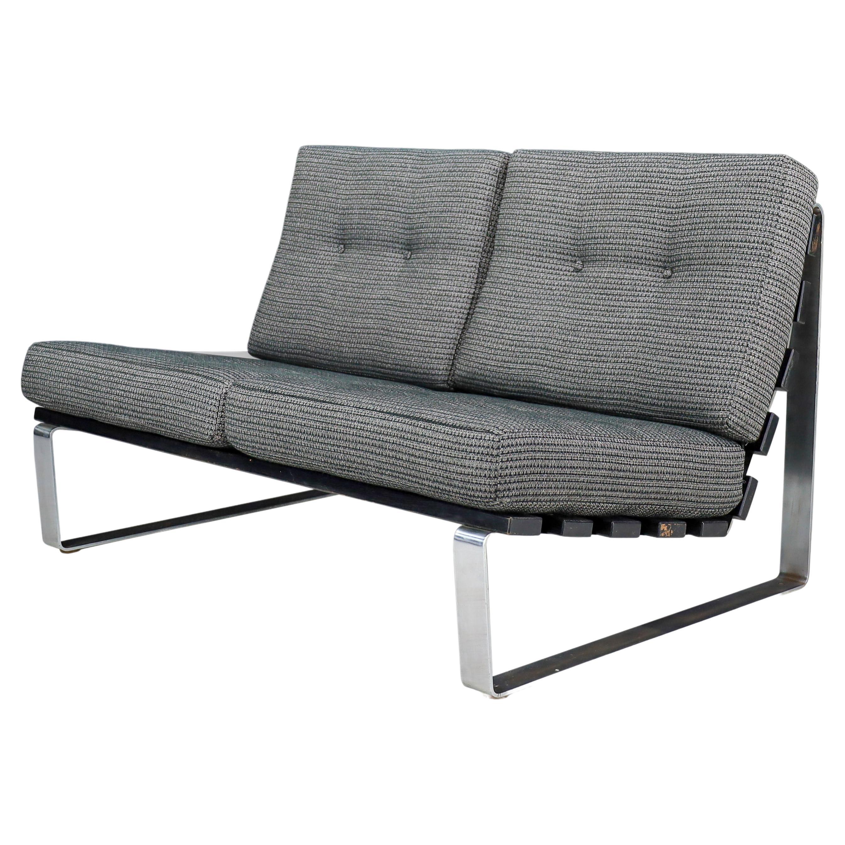  Kho Liang Ie für Artifort Bijenkorf Zweisitzer-Sofa aus Stahl und grauer Polsterung
