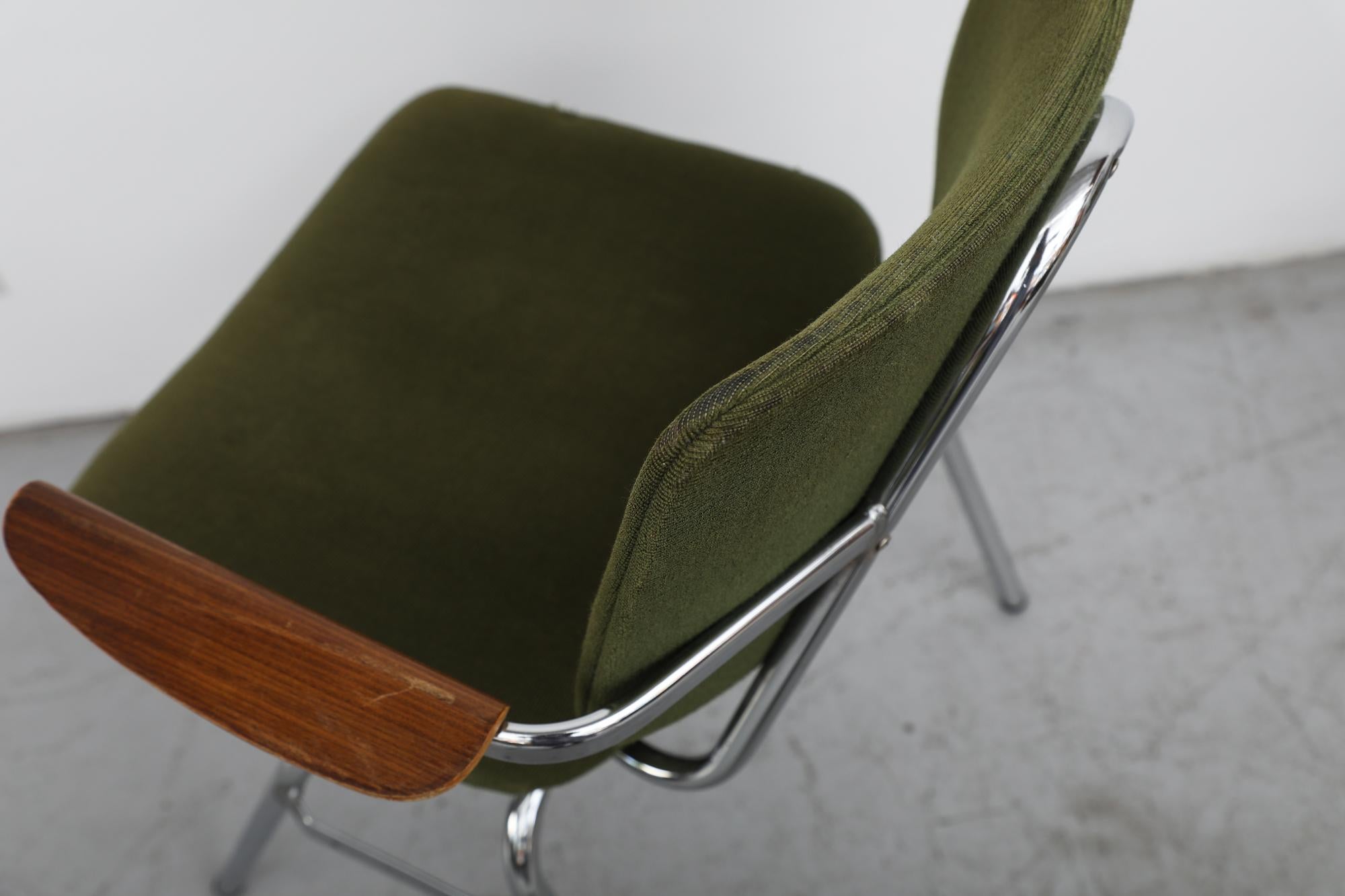 Kho Liang Ie 'Model 395 B/Z' Green Stacking Chairs with Armrests (Chaises empilables vertes avec accoudoirs) en vente 4