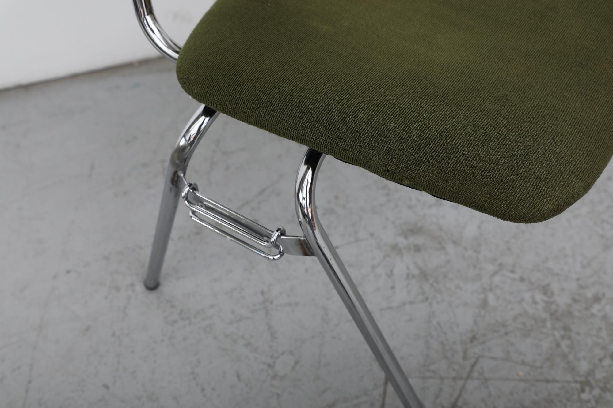 Kho Liang Ie 'Model 395 B/Z' Green Stacking Chairs with Armrests (Chaises empilables vertes avec accoudoirs) en vente 5