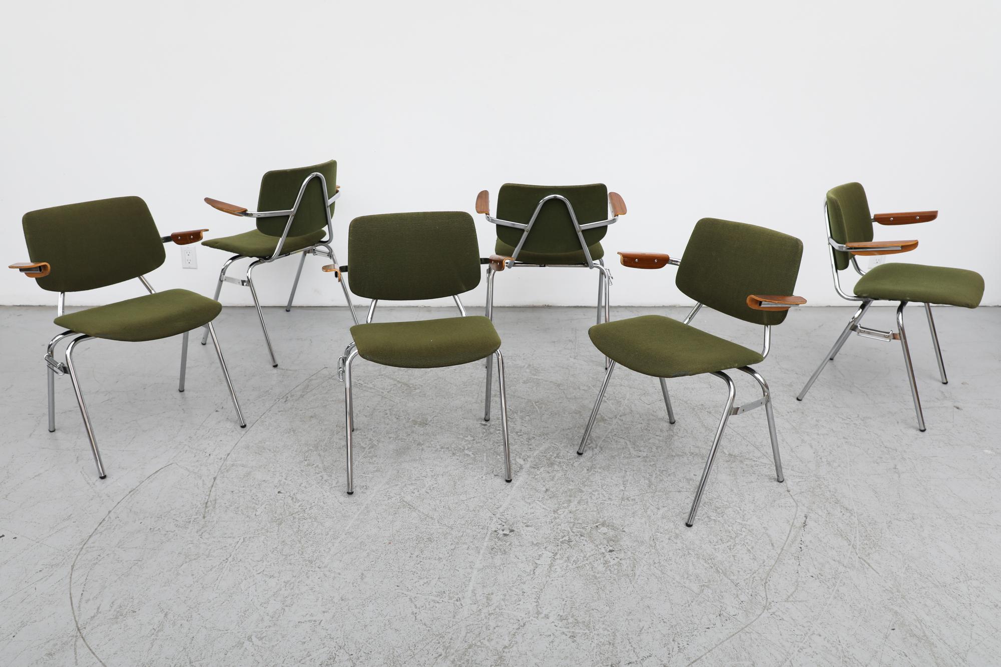 Mid-Century Modern Kho Liang Ie 'Model 395 B/Z' Green Stacking Chairs with Armrests (Chaises empilables vertes avec accoudoirs) en vente