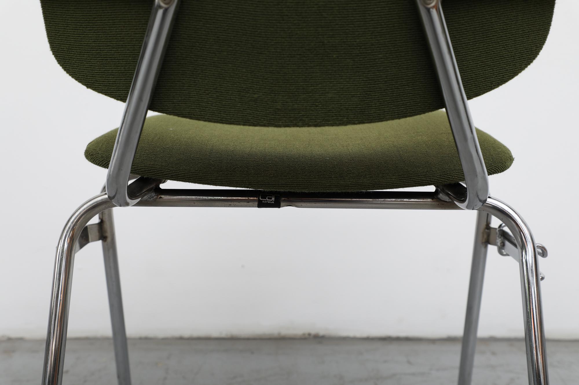 Kho Liang Ie 'Model 395 B/Z' Green Stacking Chairs with Armrests (Chaises empilables vertes avec accoudoirs) en vente 1