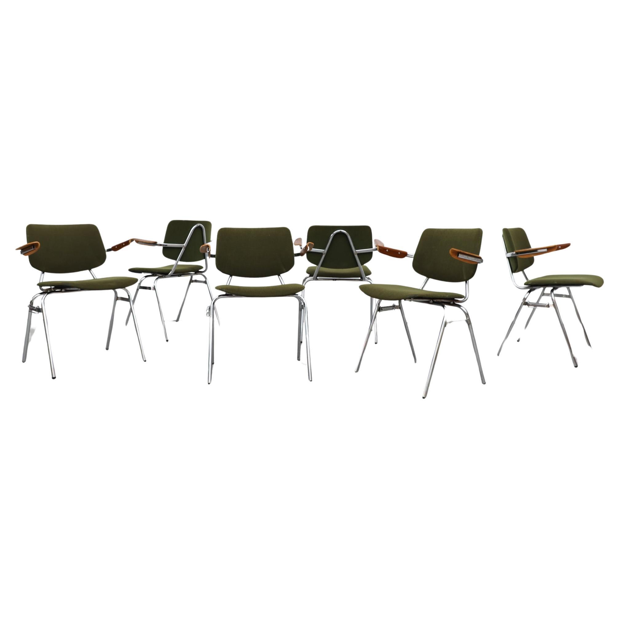 Kho Liang Ie 'Model 395 B/Z' Green Stacking Chairs with Armrests (Chaises empilables vertes avec accoudoirs) en vente