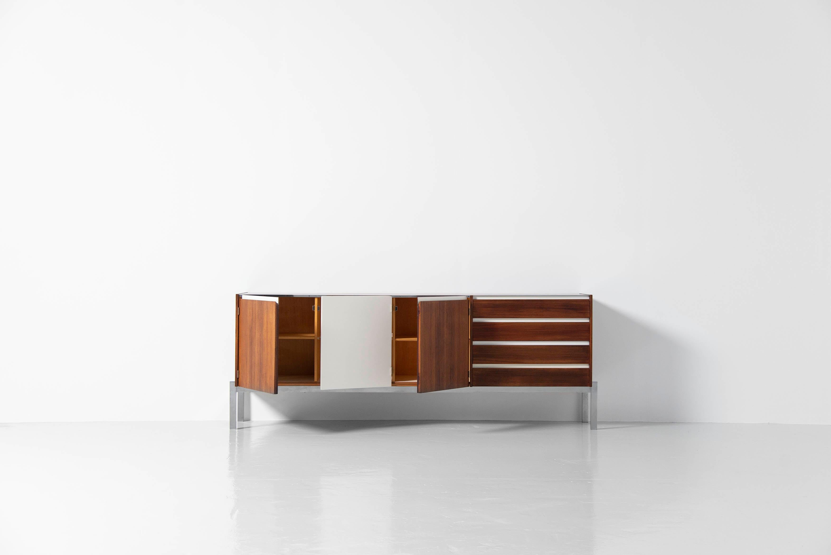 Beautiful and super elegant piece of Dutch modernism design. This sideboard from the J-Series model JDL 255 was designed by Kho Liang Ie & Wim Crouwel and manufactured by Fristho, Franeker 1957. This fantastic rosewood veneer sideboard has nice