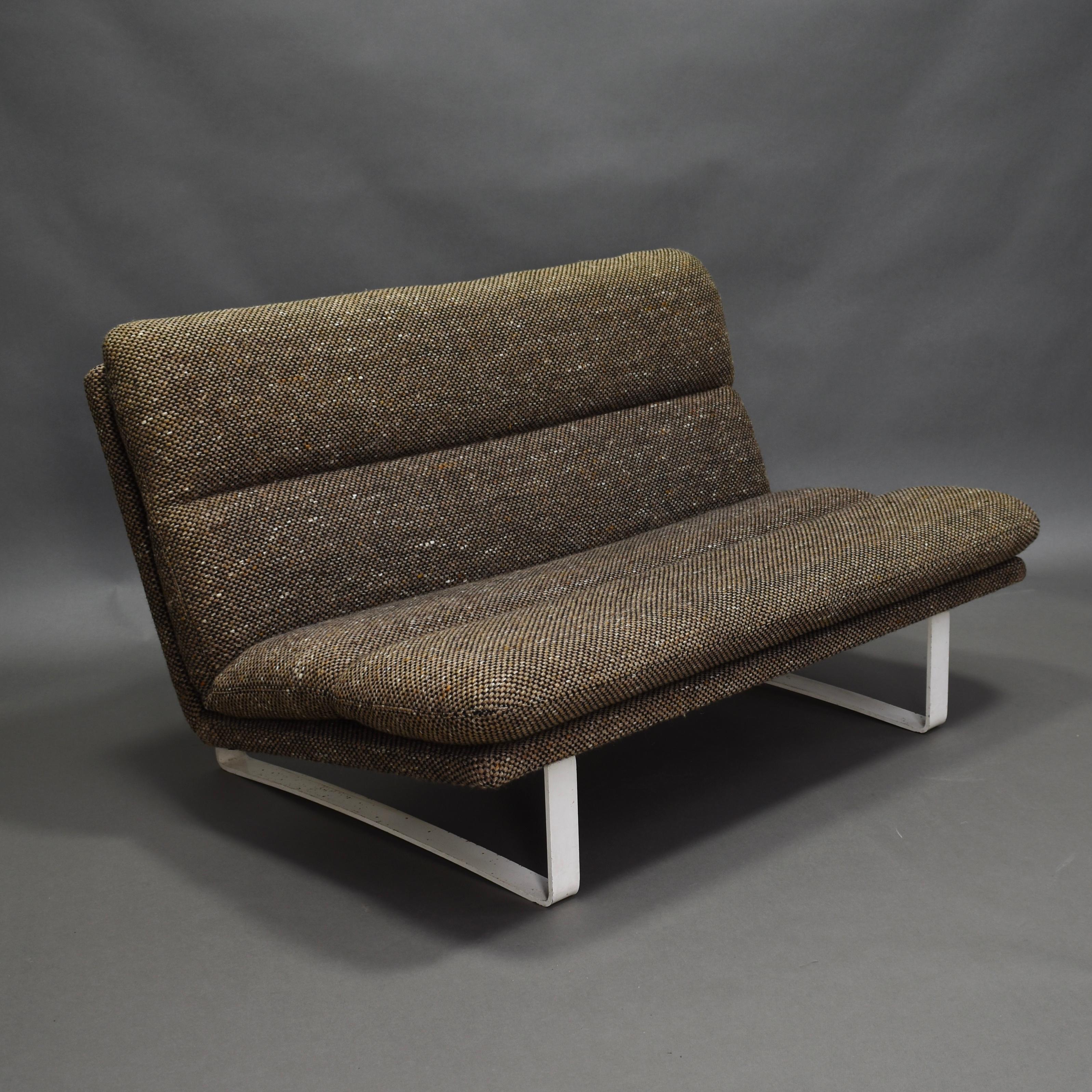 C682 sofa by Kho liang Ie for Artifort in original wool De Ploeg fabric, 1960s

Designer: Kho Liang Ie

Manufacturer: Artifort

Country: Netherlands

Model: C682 sofa

Design period: circa 1960s

Date of manufacturing: circa