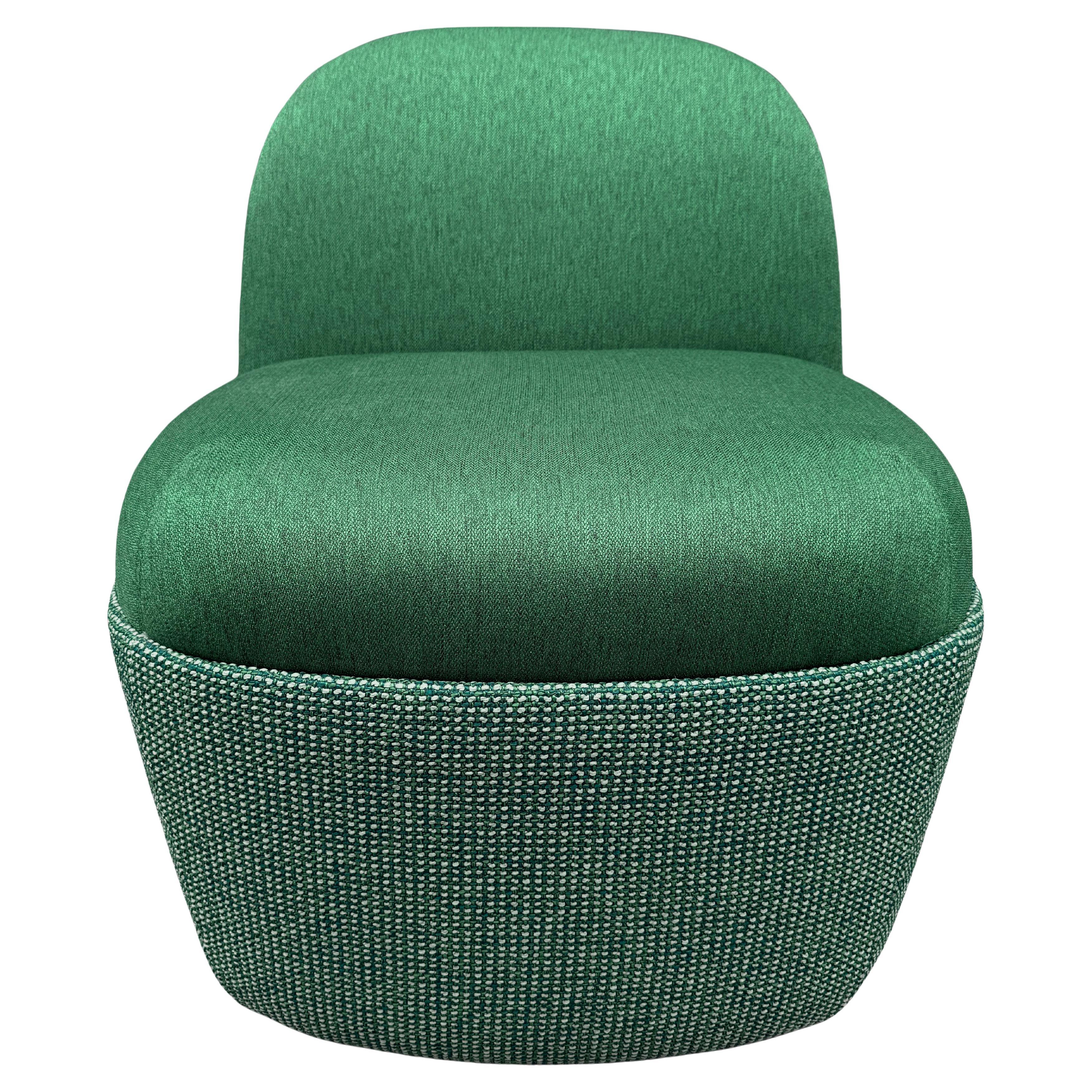 Khodi Feiz Chaise Pouf Up Up To 8 Available Bon état - En vente à BROOKLYN, NY