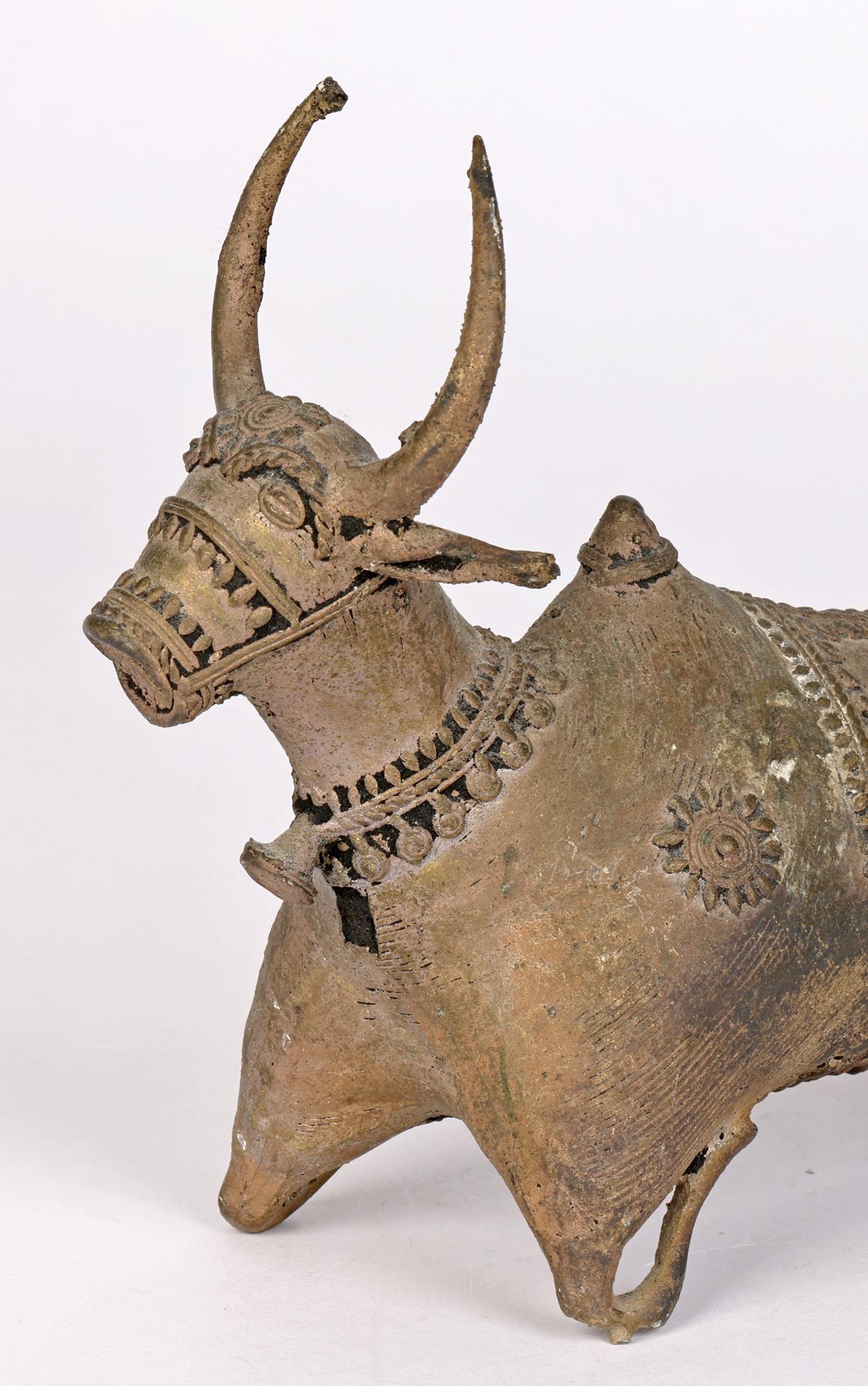 Figure de bœuf en métal bronzé Khond d'Orissa, Inde en vente 2