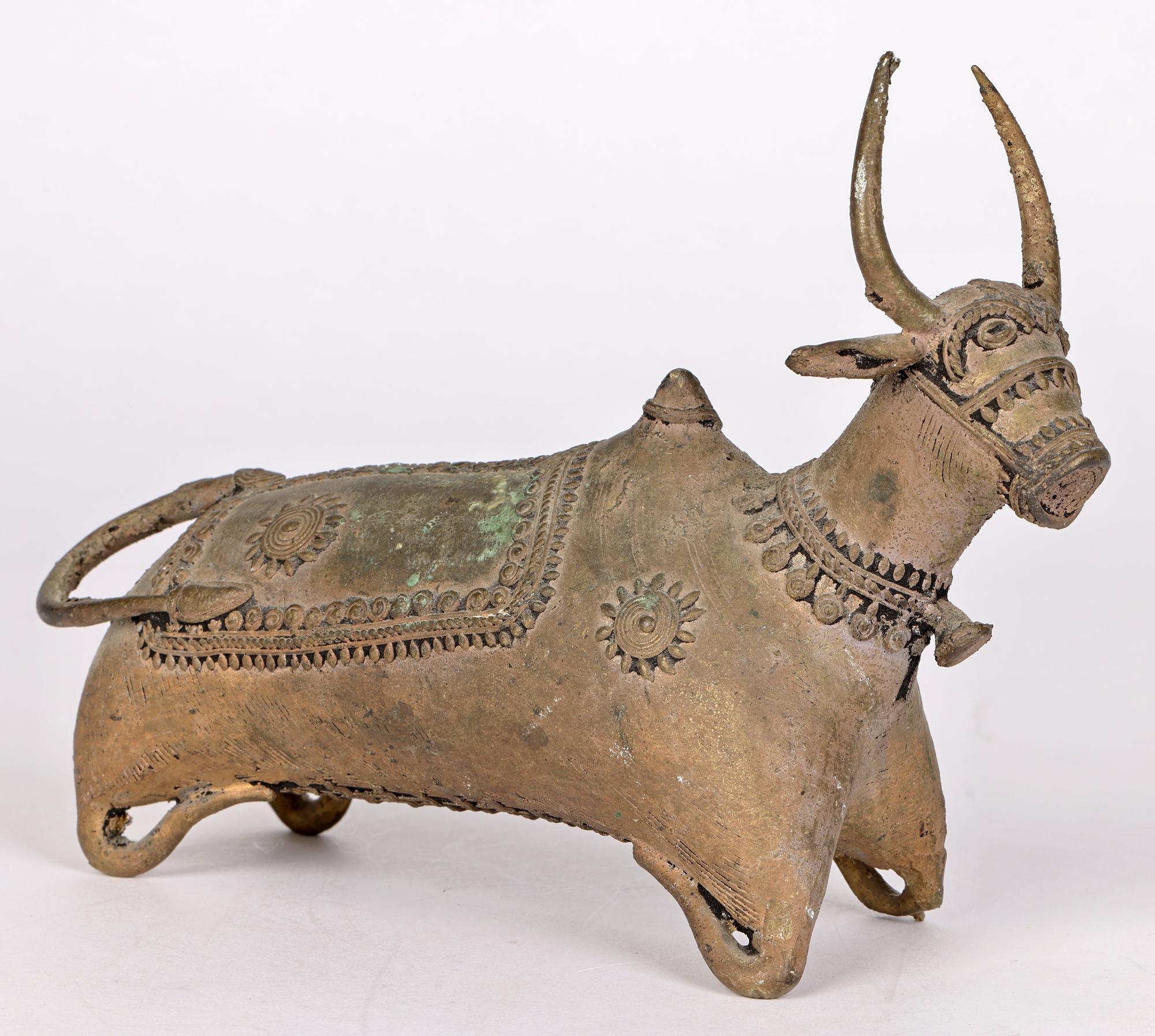 Anglo Raj Figure de bœuf en métal bronzé Khond d'Orissa, Inde en vente