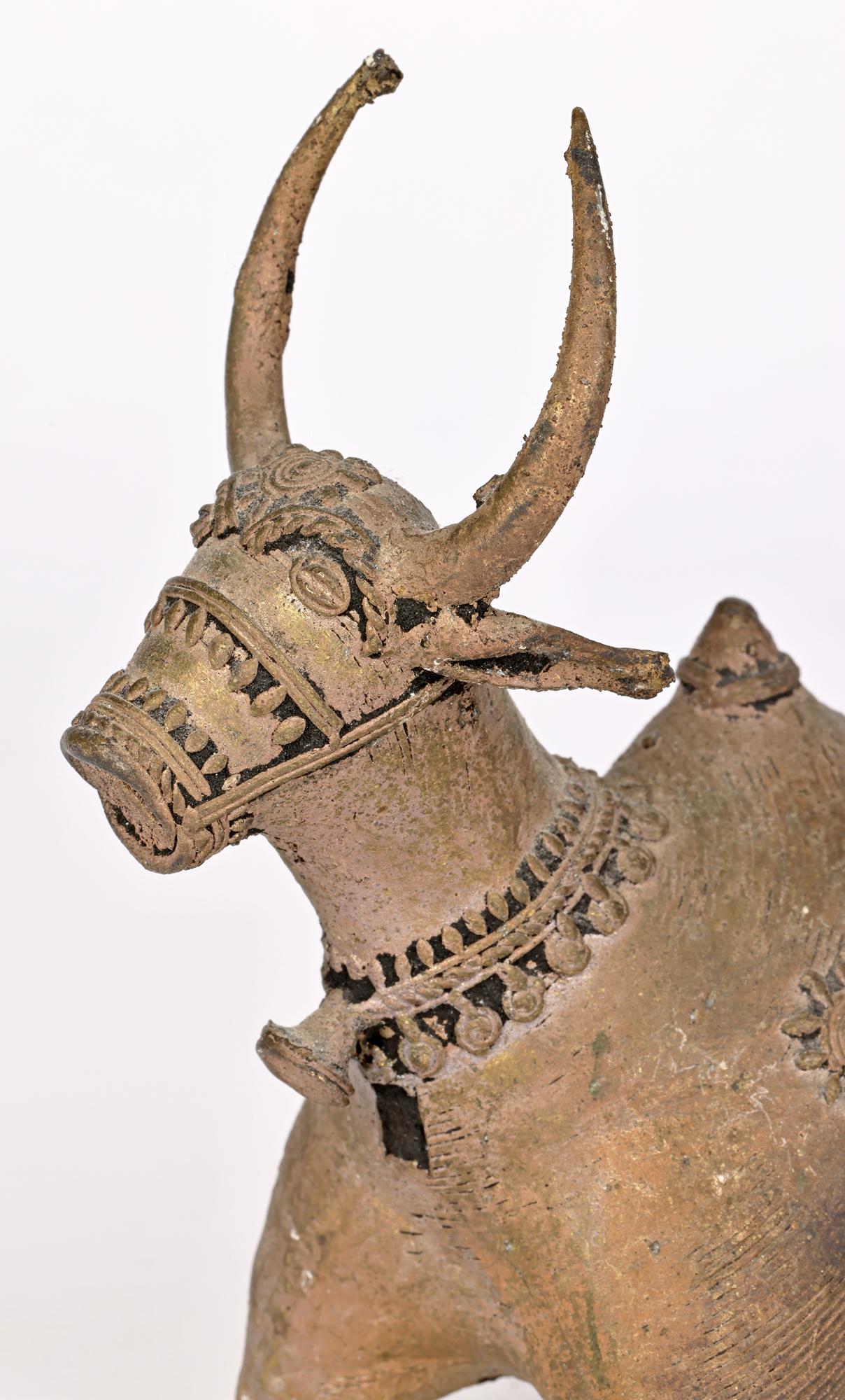 Khond-Ox-Figur aus Bronzemetall aus Orissa, Indien im Angebot 1
