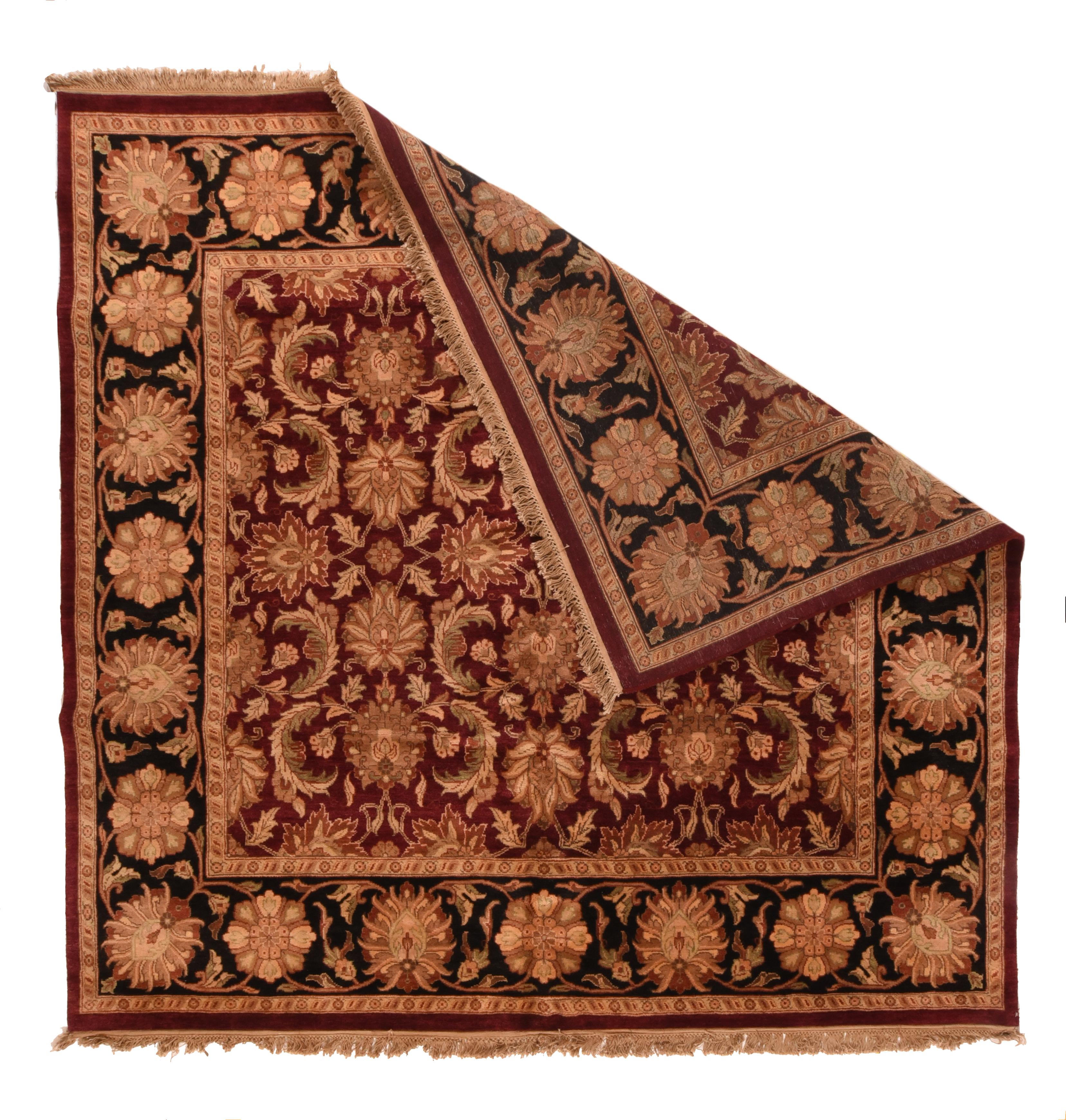 Tappeto Khorasan Design 8' x 8'. I tappeti urbani realizzati nell'enorme provincia persiana del NE (vedi anche Meshed), con motivi ripetuti, formati lunghi (kellegis), lana morbida, nodi jufti (nodi su quattro orditi) e cocciniglia come fonte di