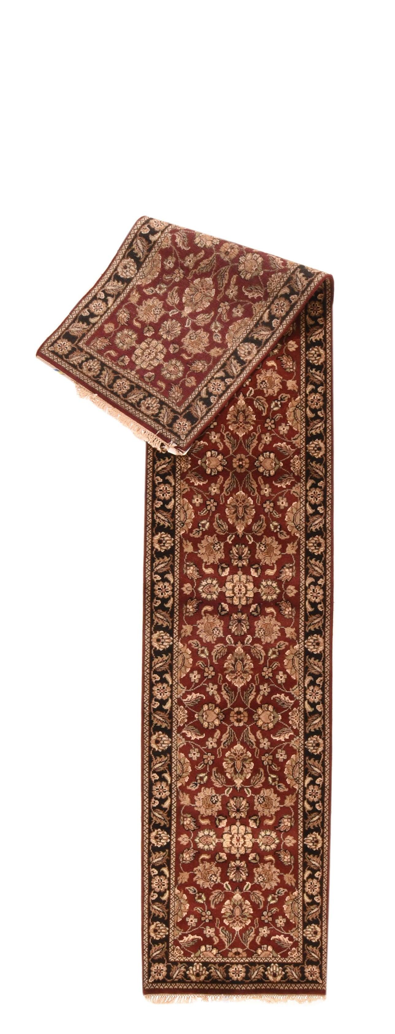 Khorasan Runner 2'7'' x 14'0''. Il campo bordeaux intenso di questo kenare (corridore) di città persiano del NE mostra un disegno ripetuto di quattro palmette, foglie d'acanto associate e una rosetta centrale, tre volte e mezzo, con palmette di