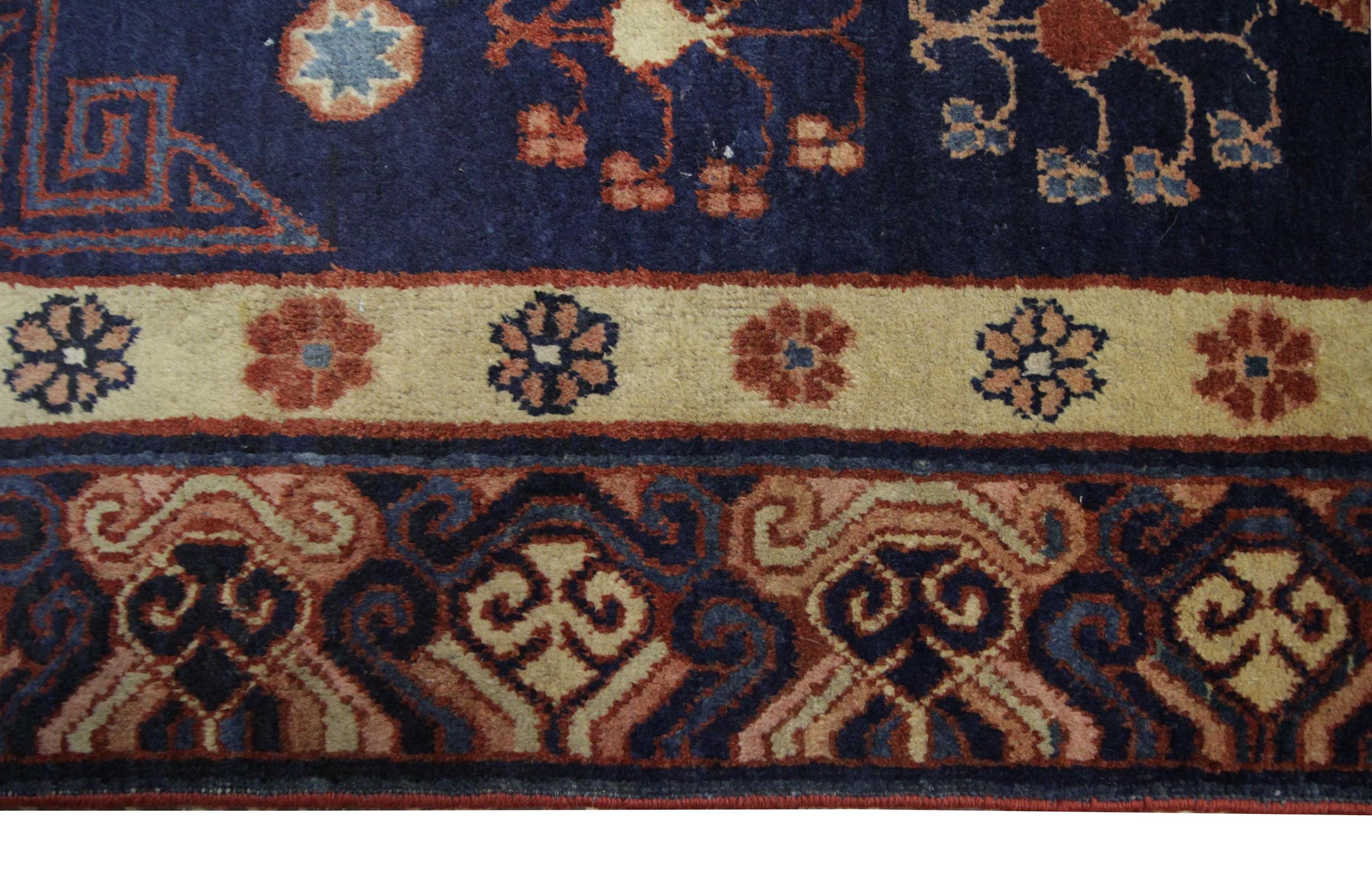 Tapis Khotan ancien, tapis de salon en laine orientale fait à la main, en vente en vente 3
