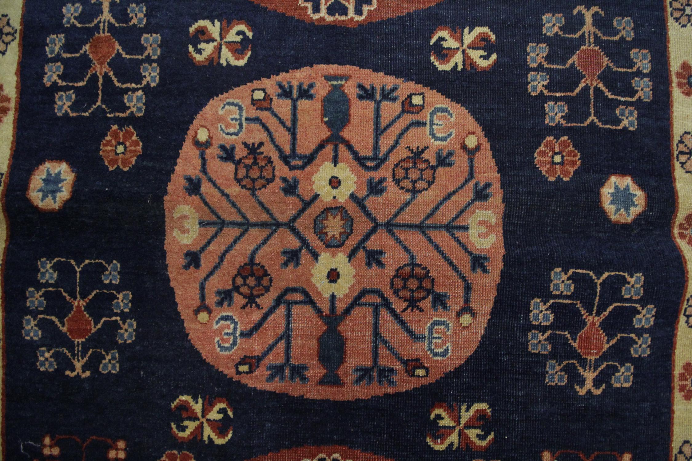 Khotan Antique Rug, Handmade Carpet Oriental Wool Living Room Rugs for Sale In Excellent Condition For Sale In Hampshire, GB