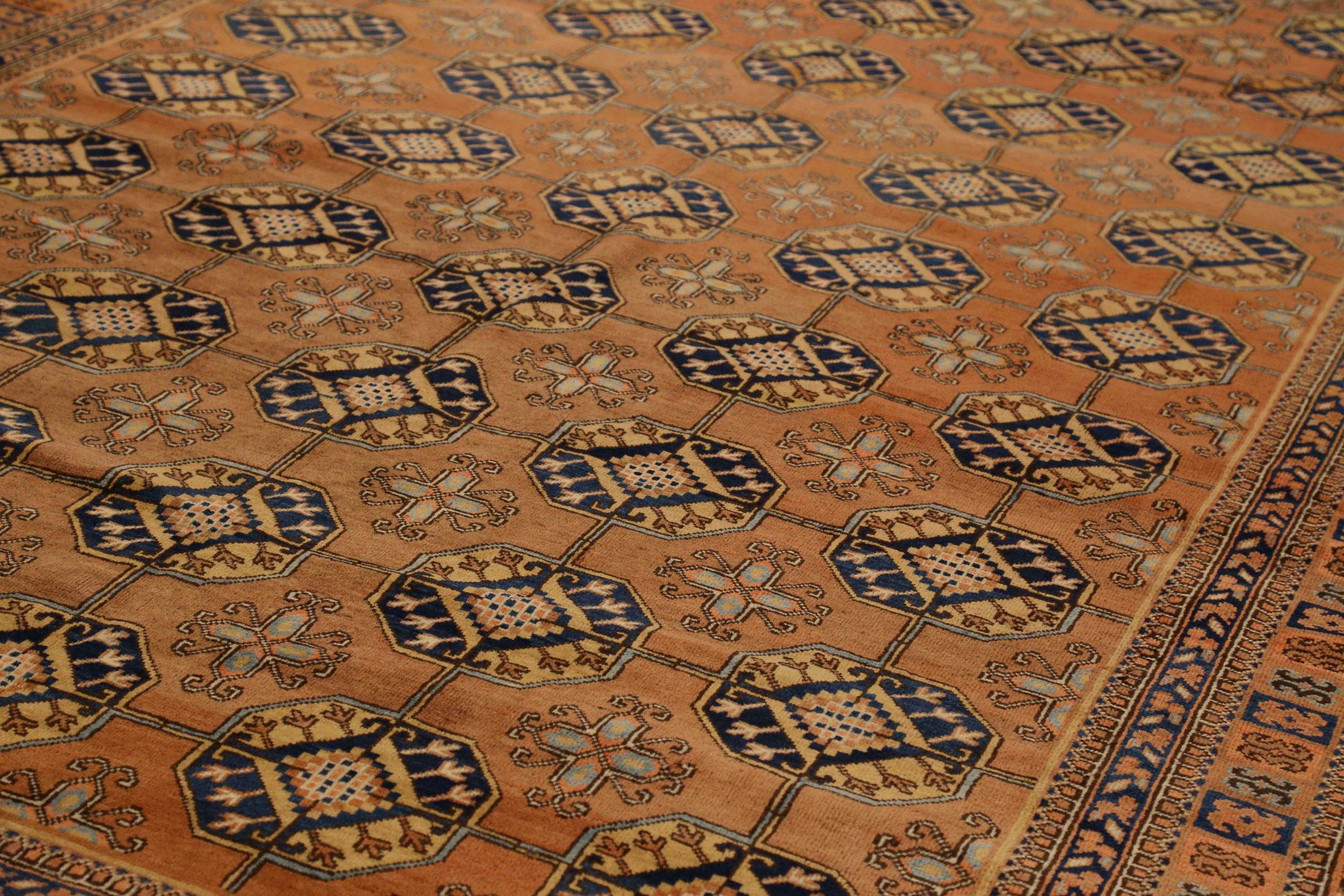 Russe Tapis Khotan datant d'environ 1910, motif bleu marine orange jaune en laine, 10392 en vente