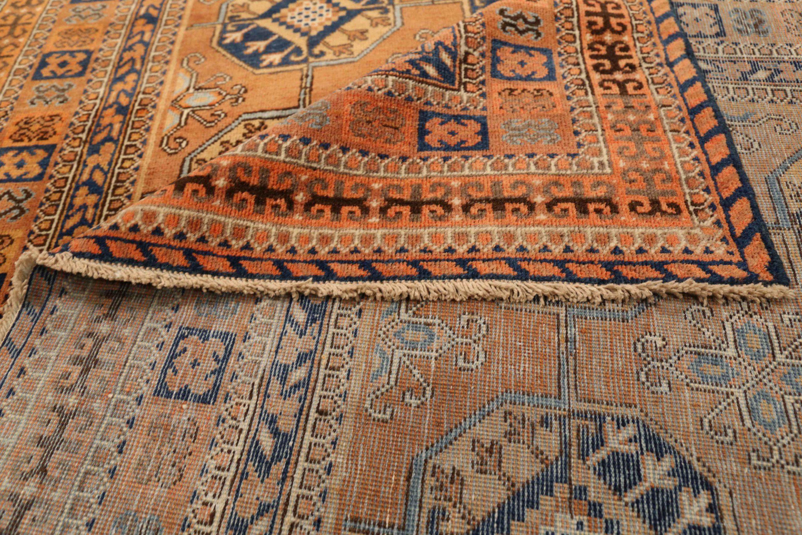 Tapis Khotan datant d'environ 1910, motif bleu marine orange jaune en laine, 10392 Excellent état - En vente à Dallas, TX
