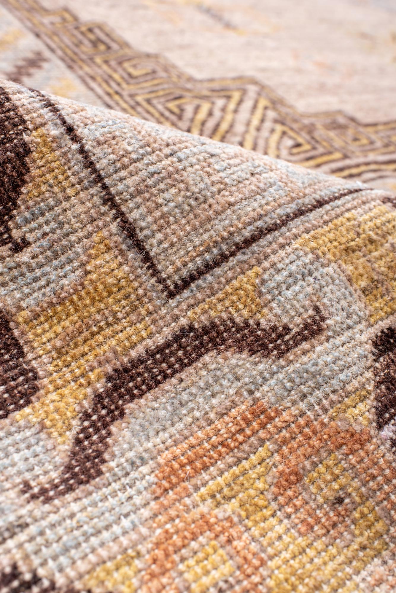 XXIe siècle et contemporain Tapis Khotan avec médaillons à trois cercles en vente
