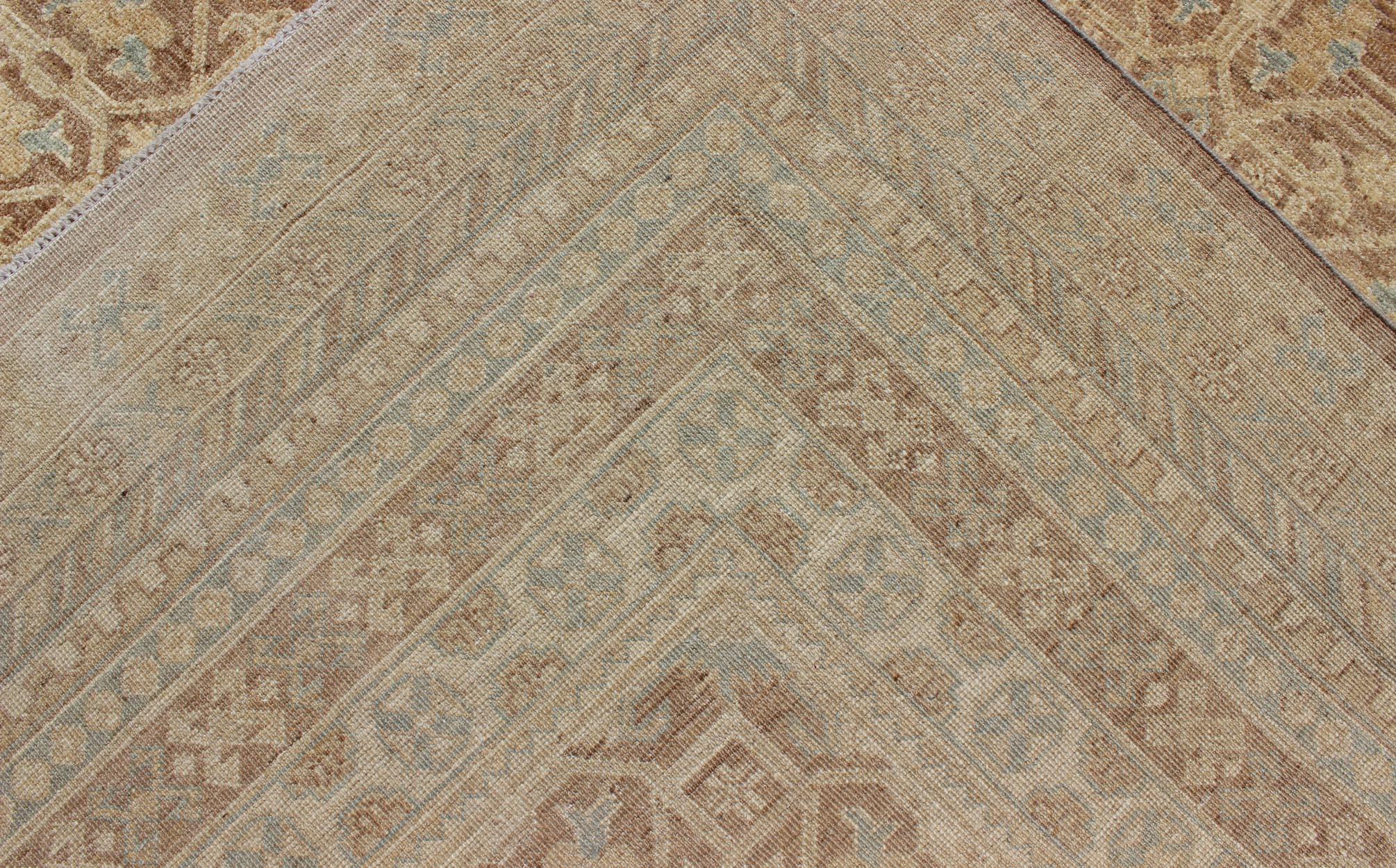 Tapis Khotan à motifs géométriques sur toute la surface par Keivan Woven Arts en vente 2