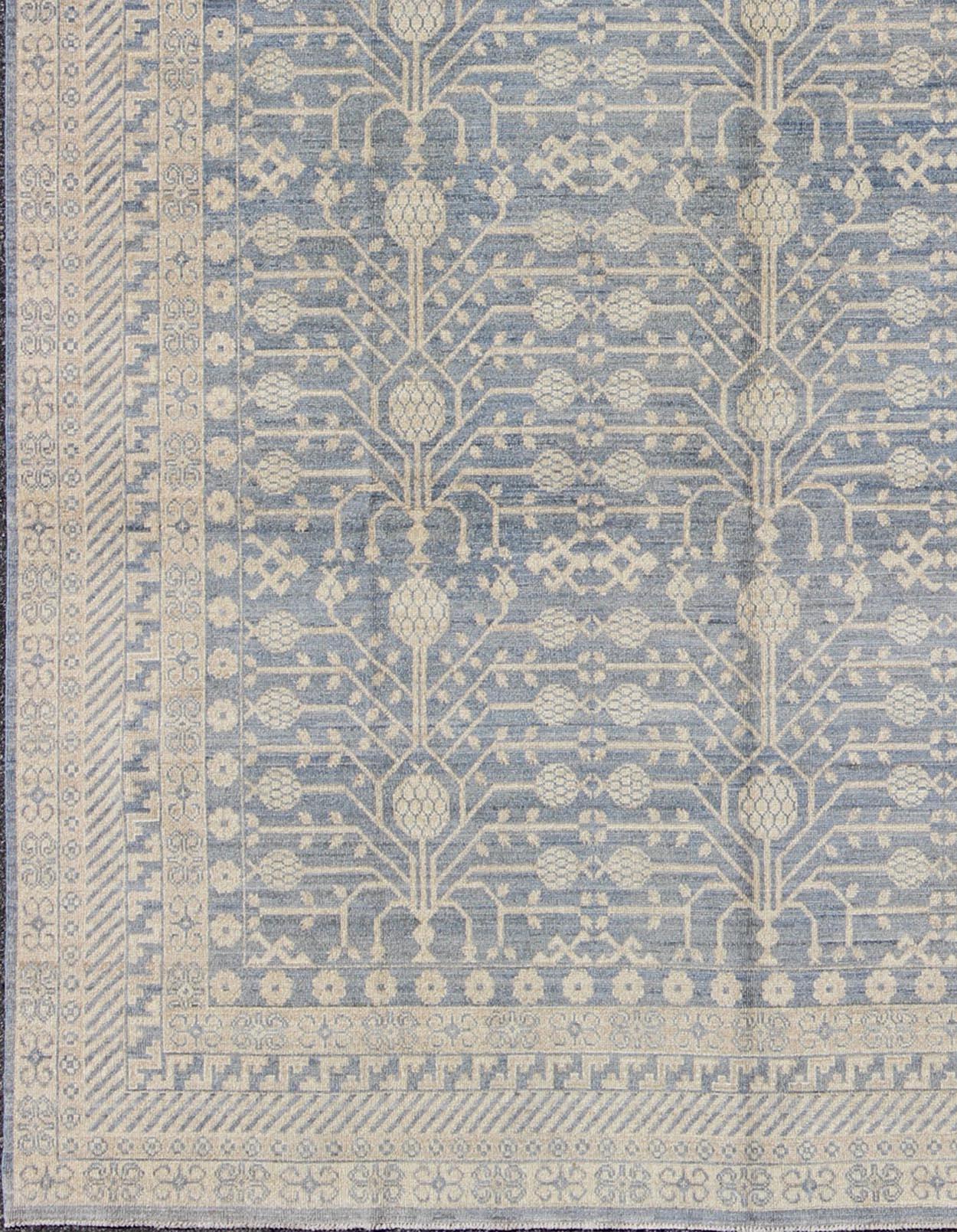 Khotan-Teppich im Khotan-Design mit Granatapfelmuster in Blau, Tan und Taupe (Afghanisch) im Angebot