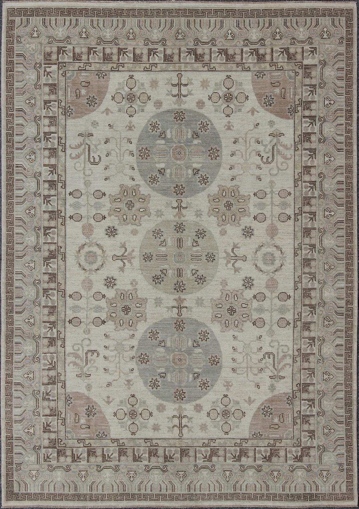 Khotan-Teppich im Khotan-Design mit runden Medaillons von Keivan Woven Arts im Angebot 1